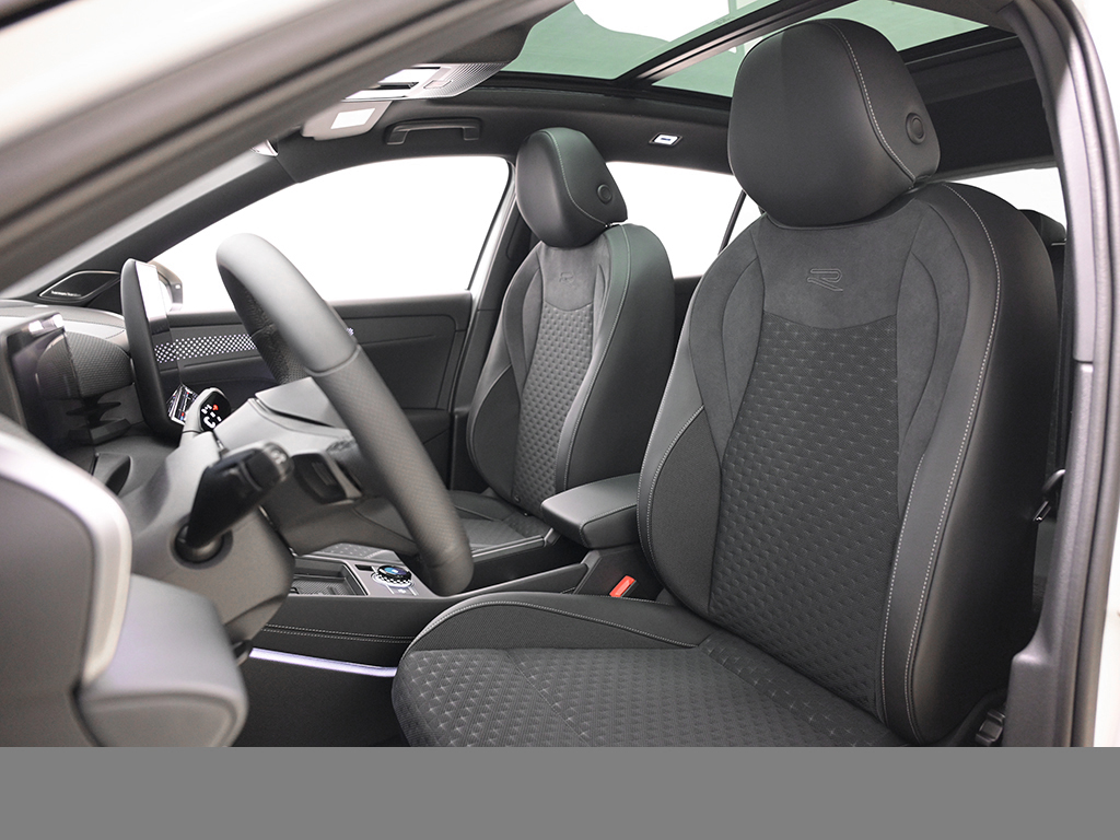 Volkswagen T-Roc 1.5 R-LINE DSG PANO HARMANKARDON AHK