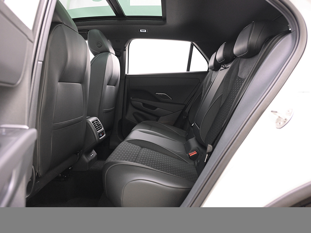 Volkswagen T-Roc 1.5 R-LINE DSG PANO HARMANKARDON AHK