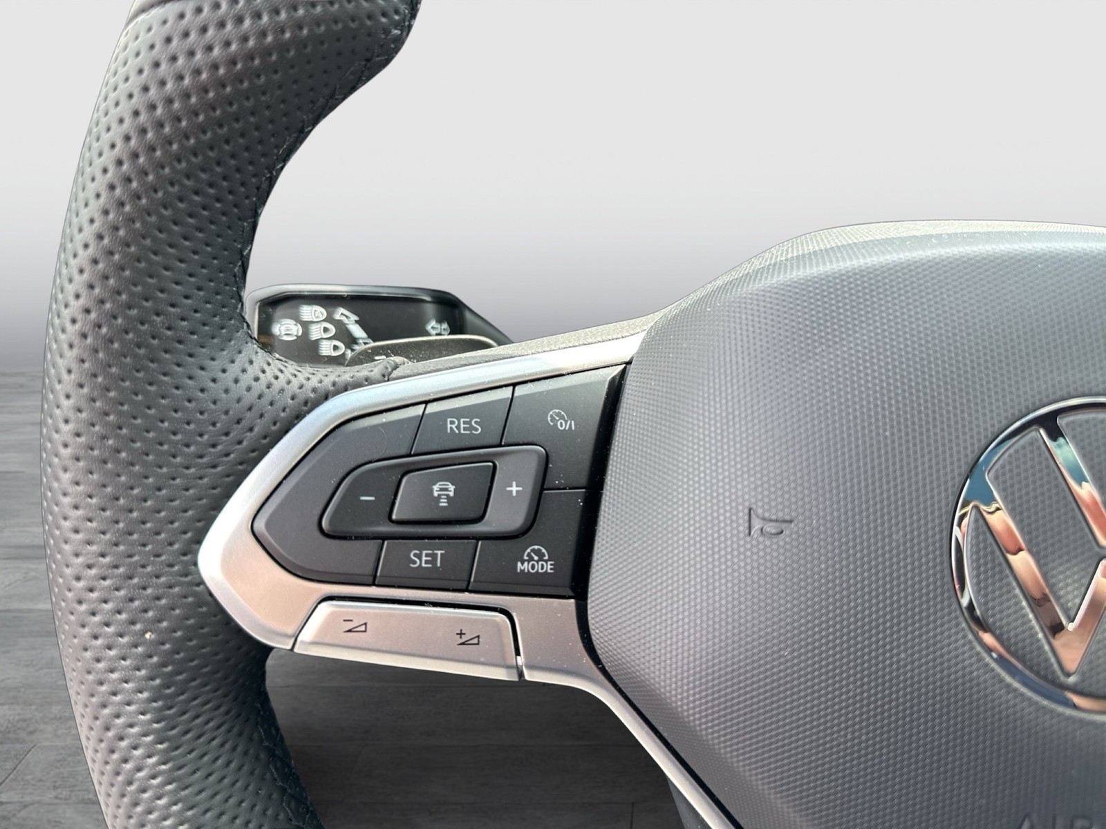 Volkswagen Touareg HYBRID R PANO DYNAUDIO CAM ACC LM21 NAVI