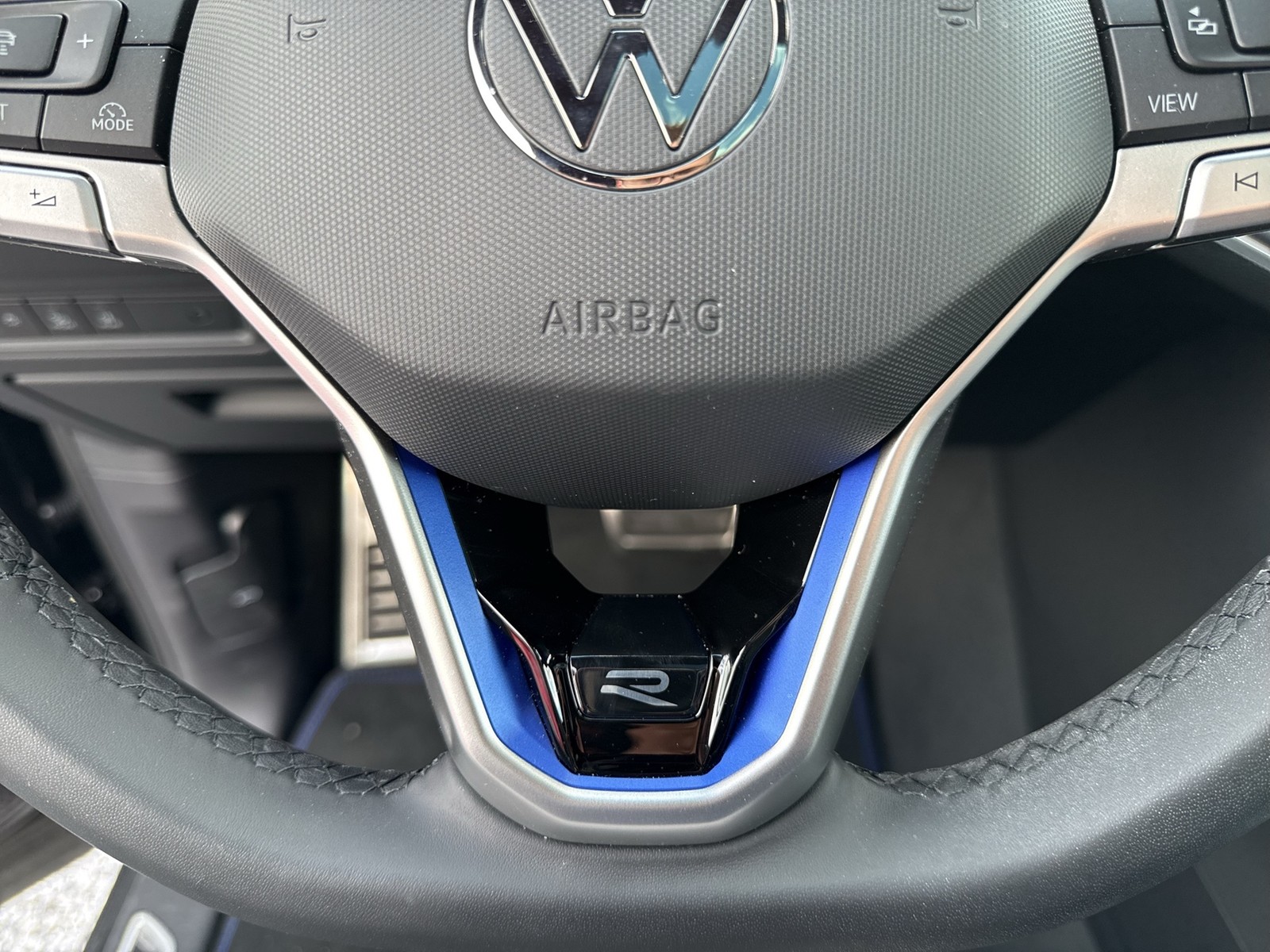 Volkswagen Touareg HYBRID R PANO DYNAUDIO CAM ACC LM21 NAVI