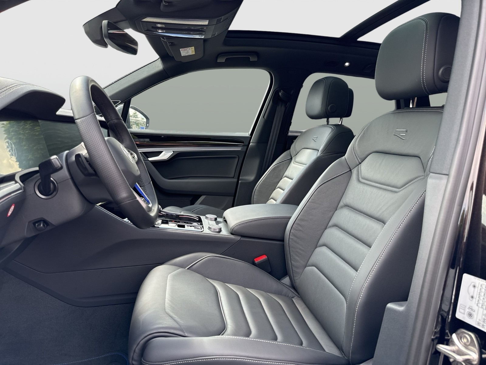 Volkswagen Touareg HYBRID R PANO DYNAUDIO CAM ACC LM21 NAVI