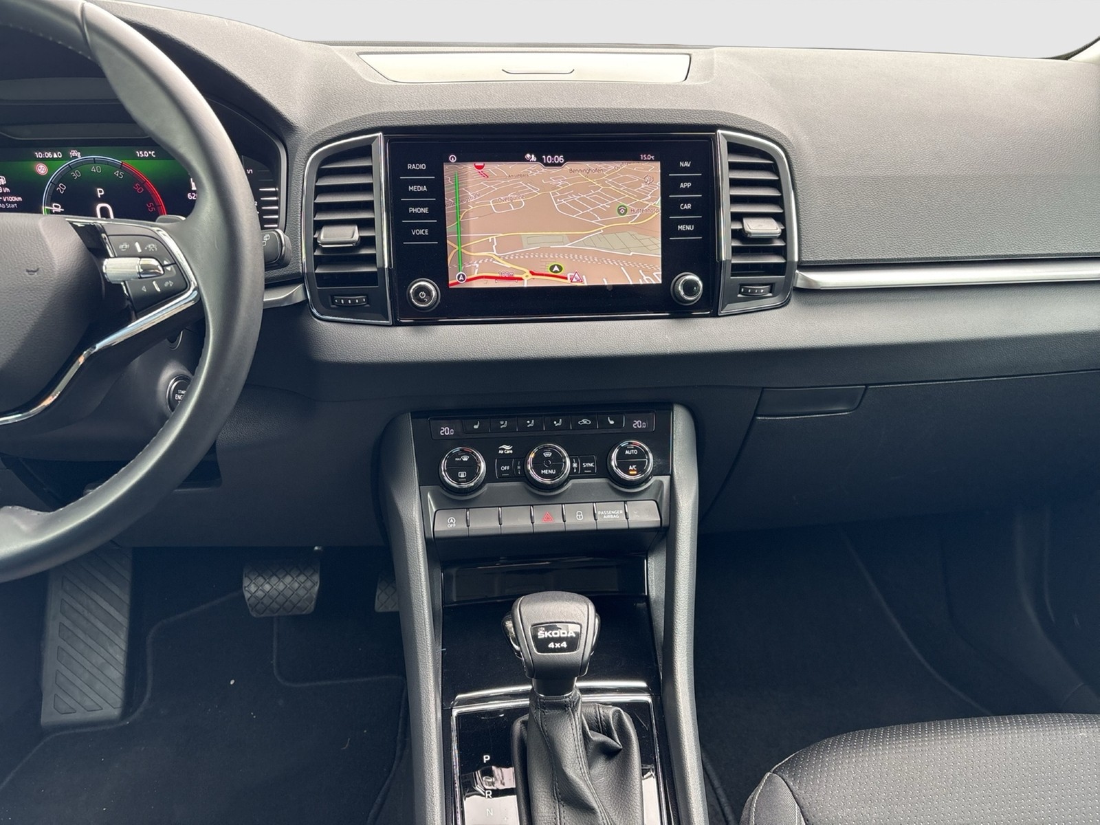 Skoda Karoq 2.0 TOUR 4X4 AHK ACC NAVI CARPLAY