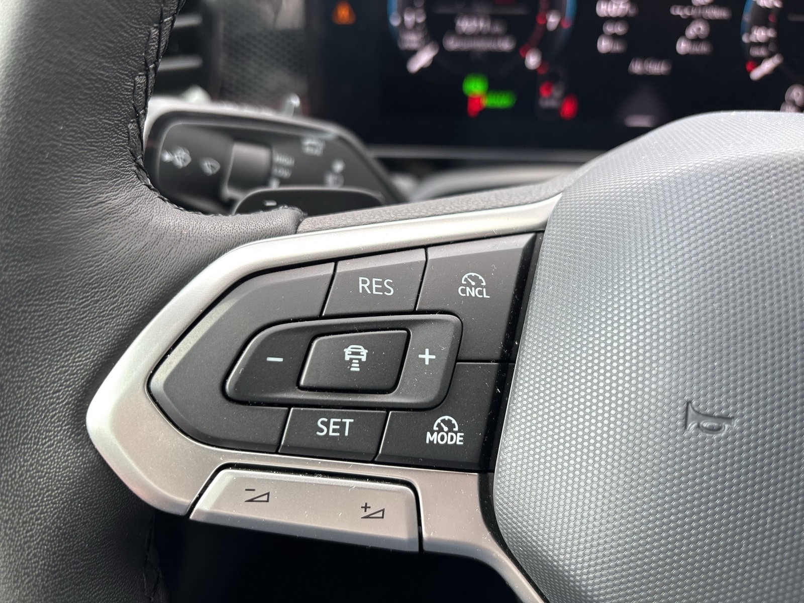 Volkswagen Passat Variant 1.5 eTSI CAM ACC NAVI ALU CARPLAY