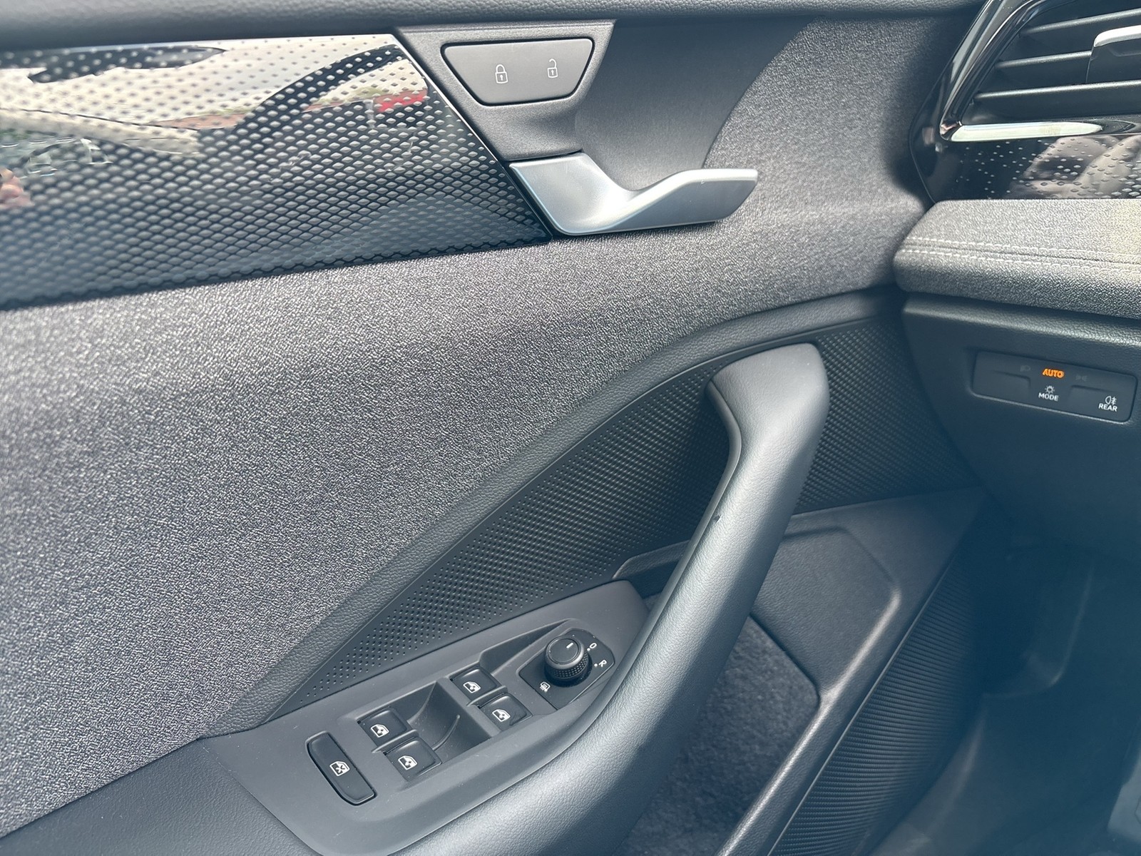 Volkswagen Passat Variant 1.5 eTSI CAM ACC NAVI ALU CARPLAY