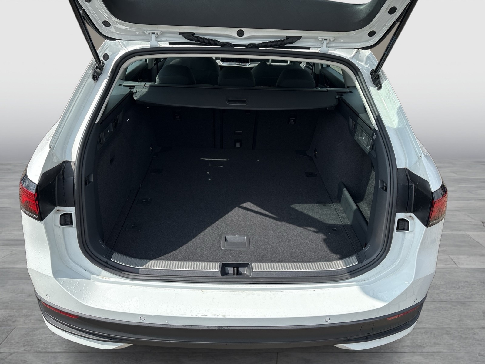 Volkswagen Passat Variant 1.5 eTSI CAM ACC NAVI ALU CARPLAY