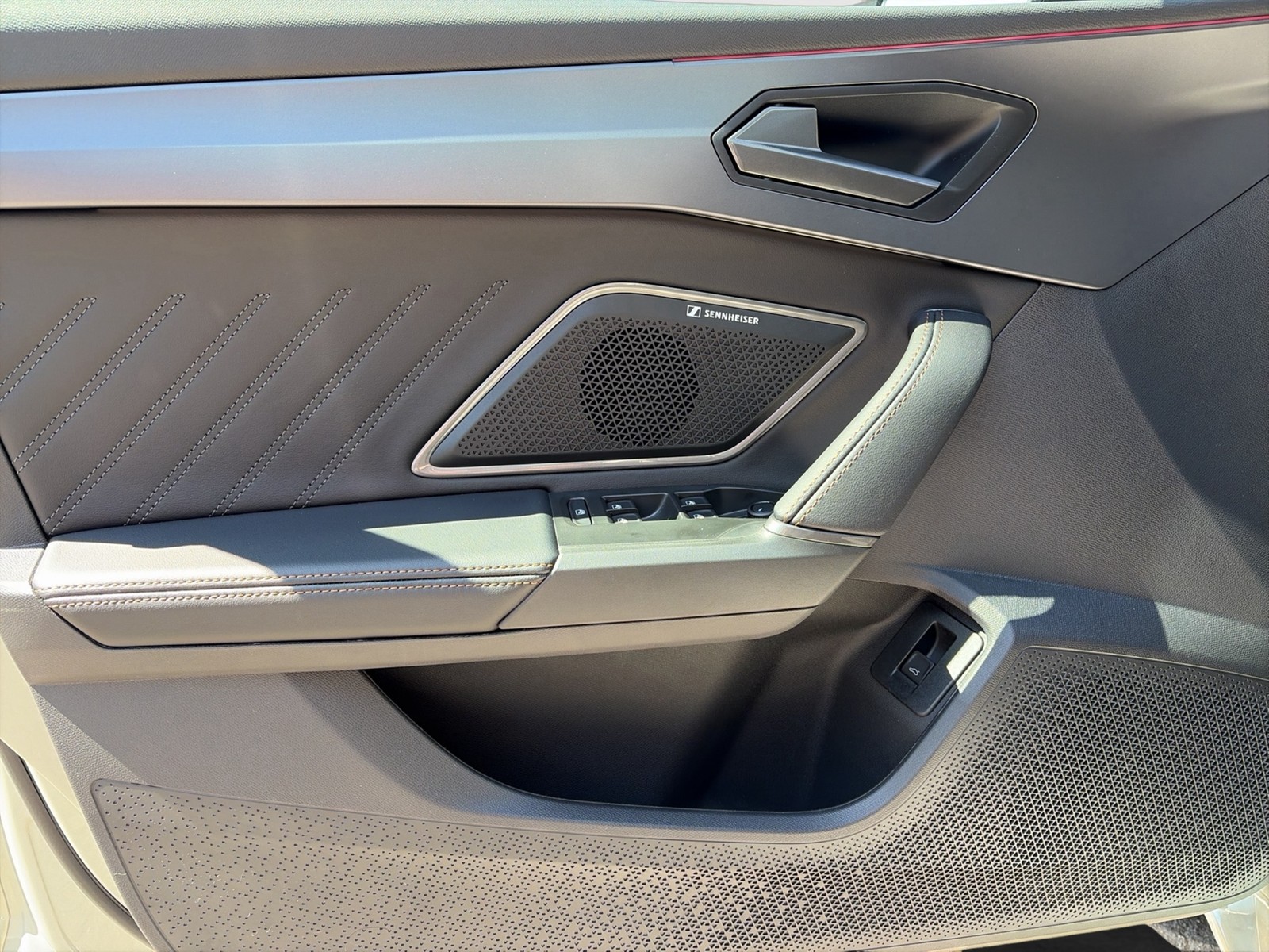 Cupra Leon ST 1.5 eTSI PANO SENNHEISER AHK CAM LM18