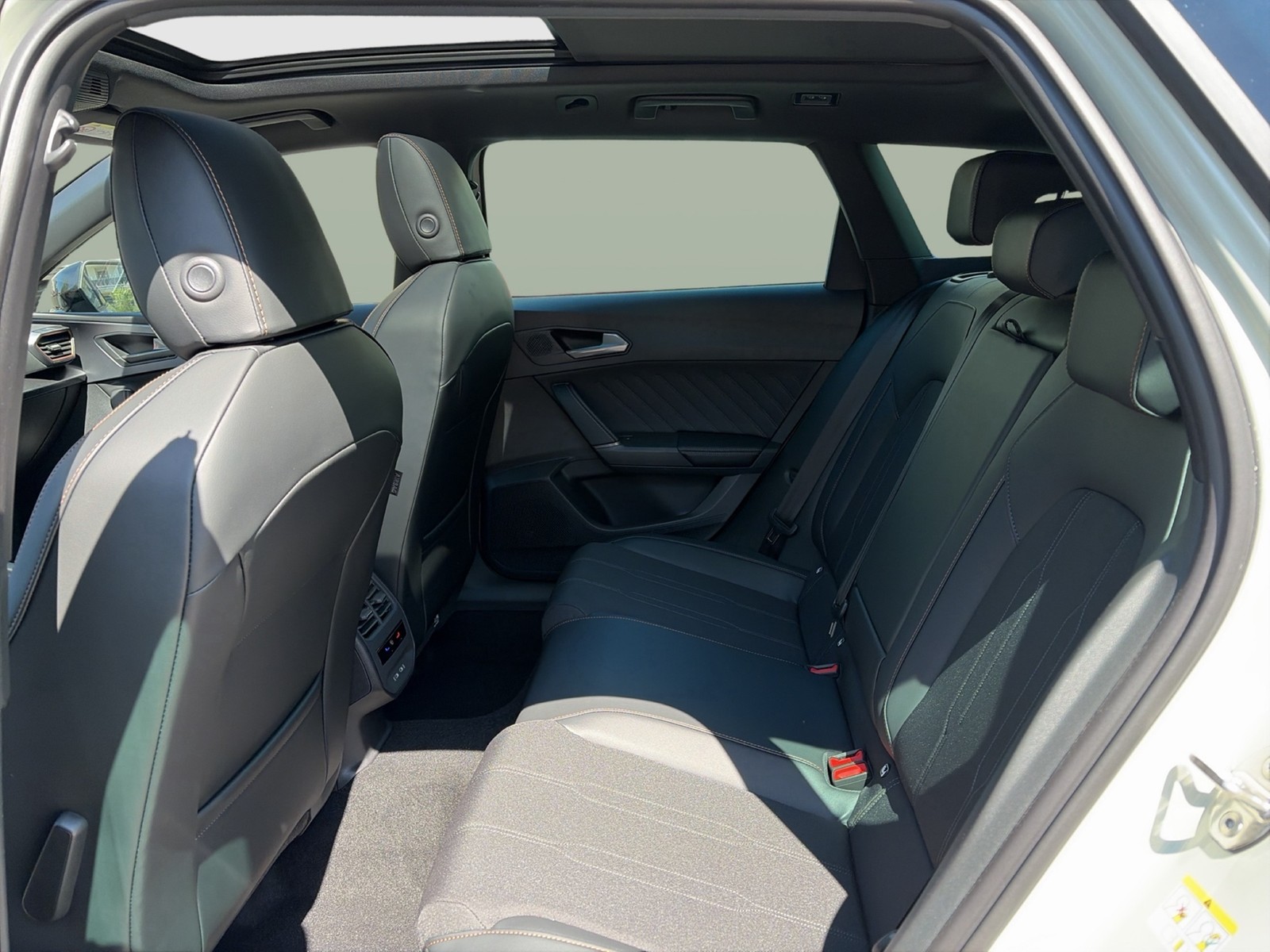 Cupra Leon ST 1.5 eTSI PANO SENNHEISER AHK CAM LM18