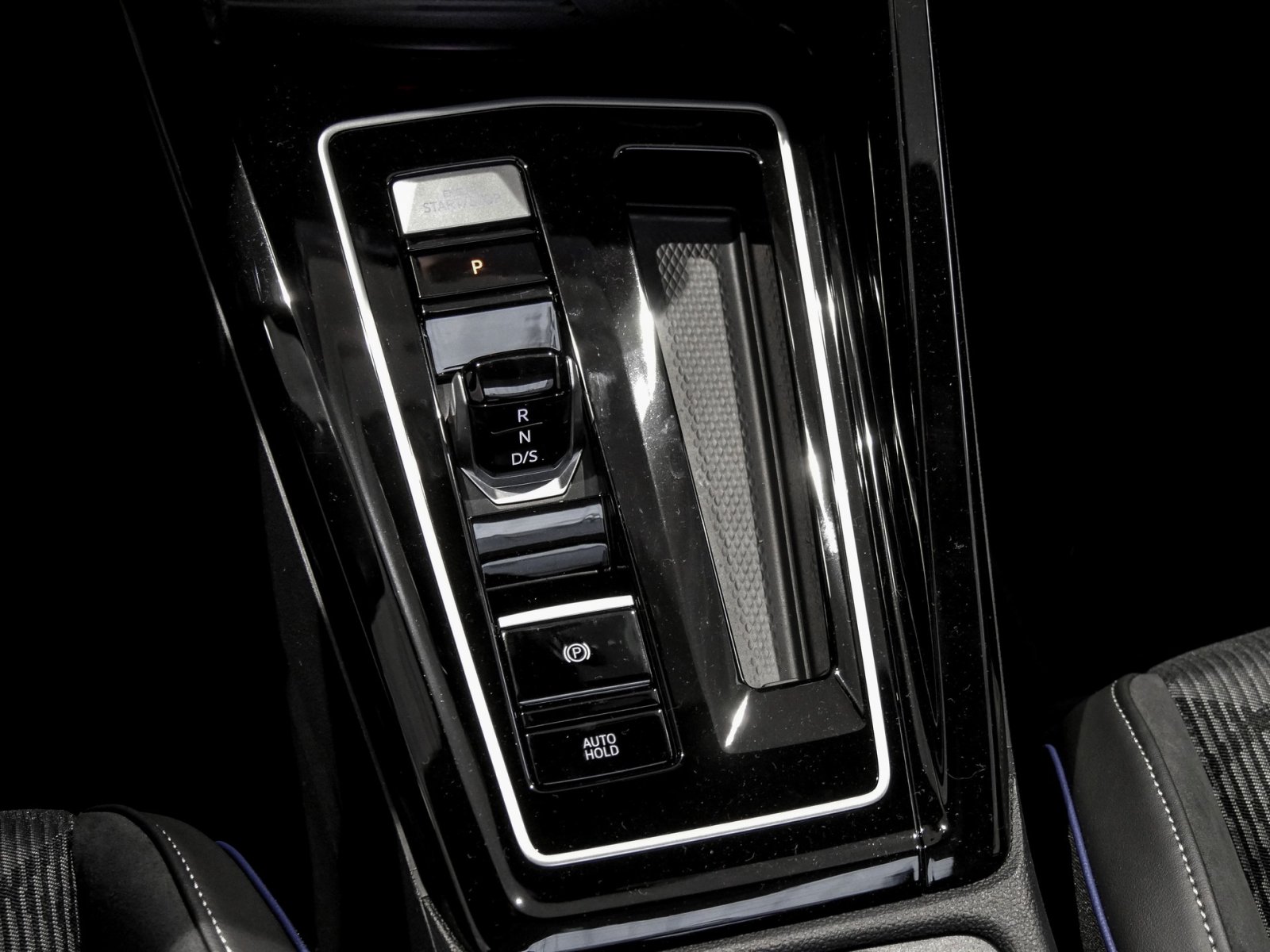 Volkswagen Golf Variant 1.5 R-LINE DSG BLACKSTYLE PANO AHK