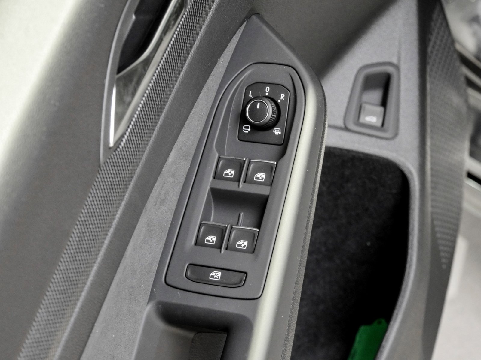 Volkswagen Golf Variant 1.5 R-LINE DSG BLACKSTYLE PANO AHK