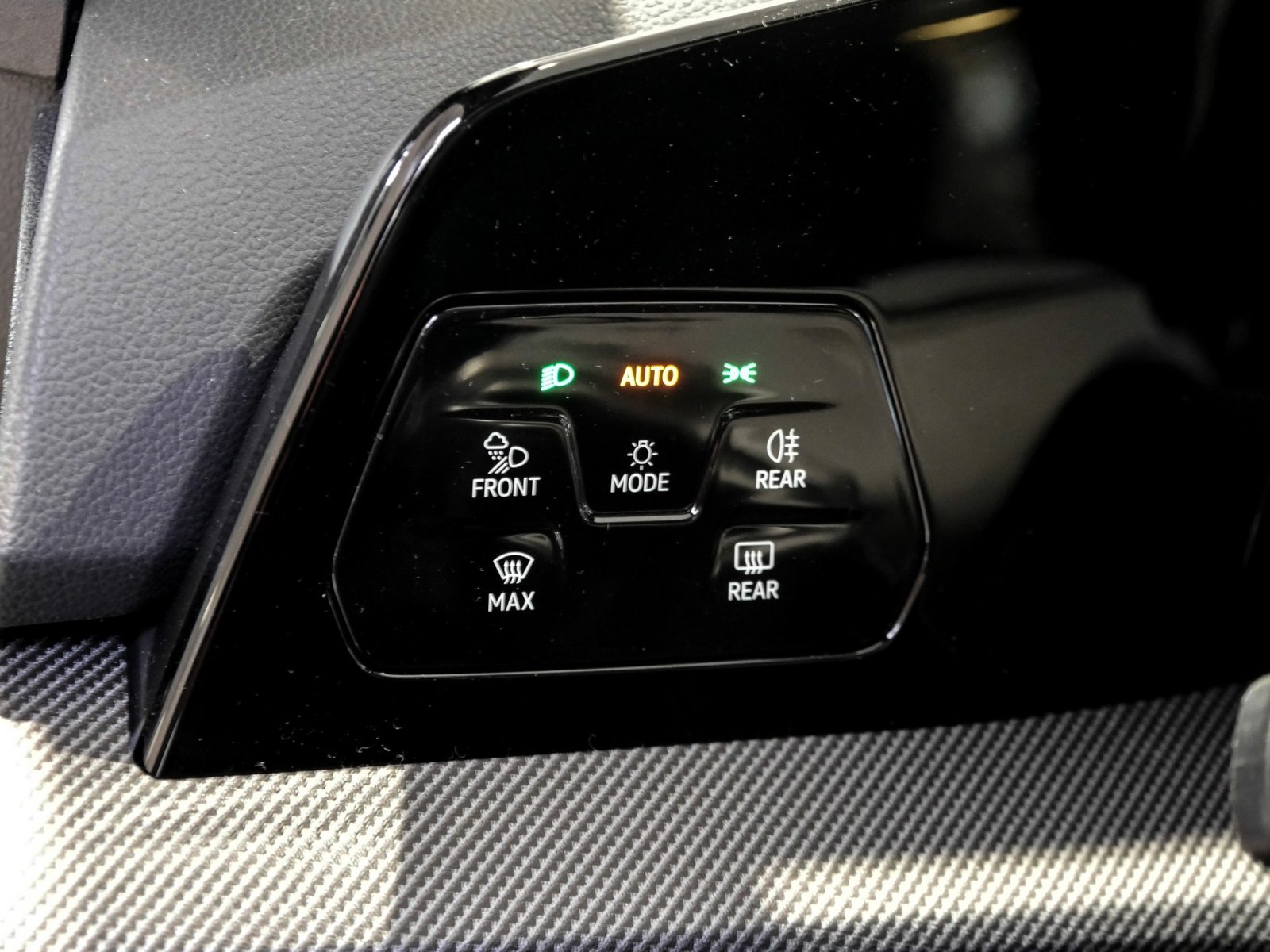 Volkswagen Golf Variant 1.5 R-LINE DSG BLACKSTYLE PANO AHK