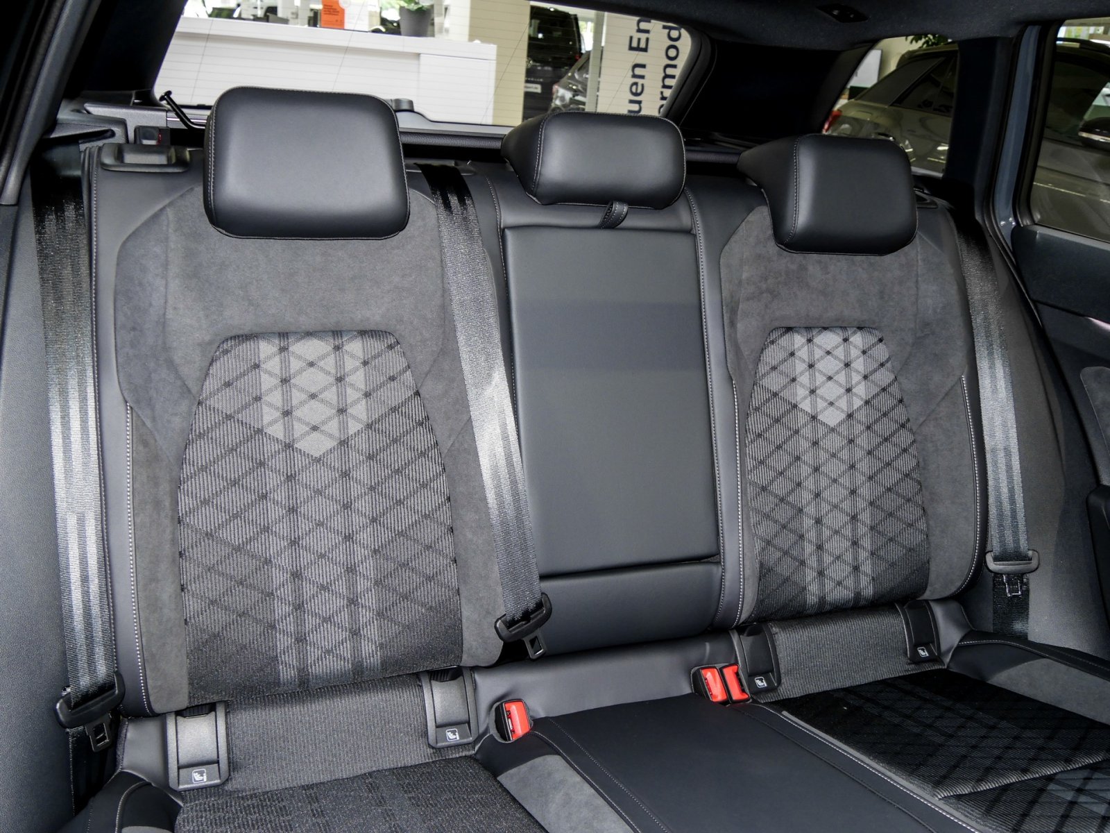 Volkswagen Golf Variant 1.5 R-LINE DSG BLACKSTYLE PANO AHK