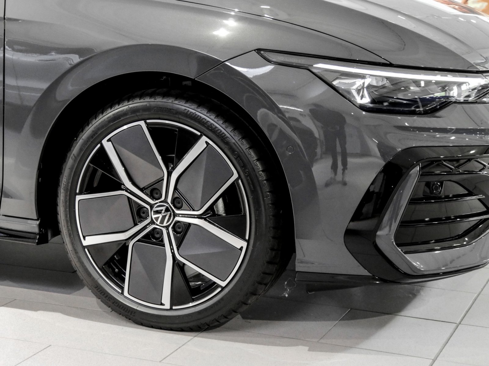 Volkswagen Golf Variant 1.5 R-LINE DSG BLACKSTYLE PANO AHK