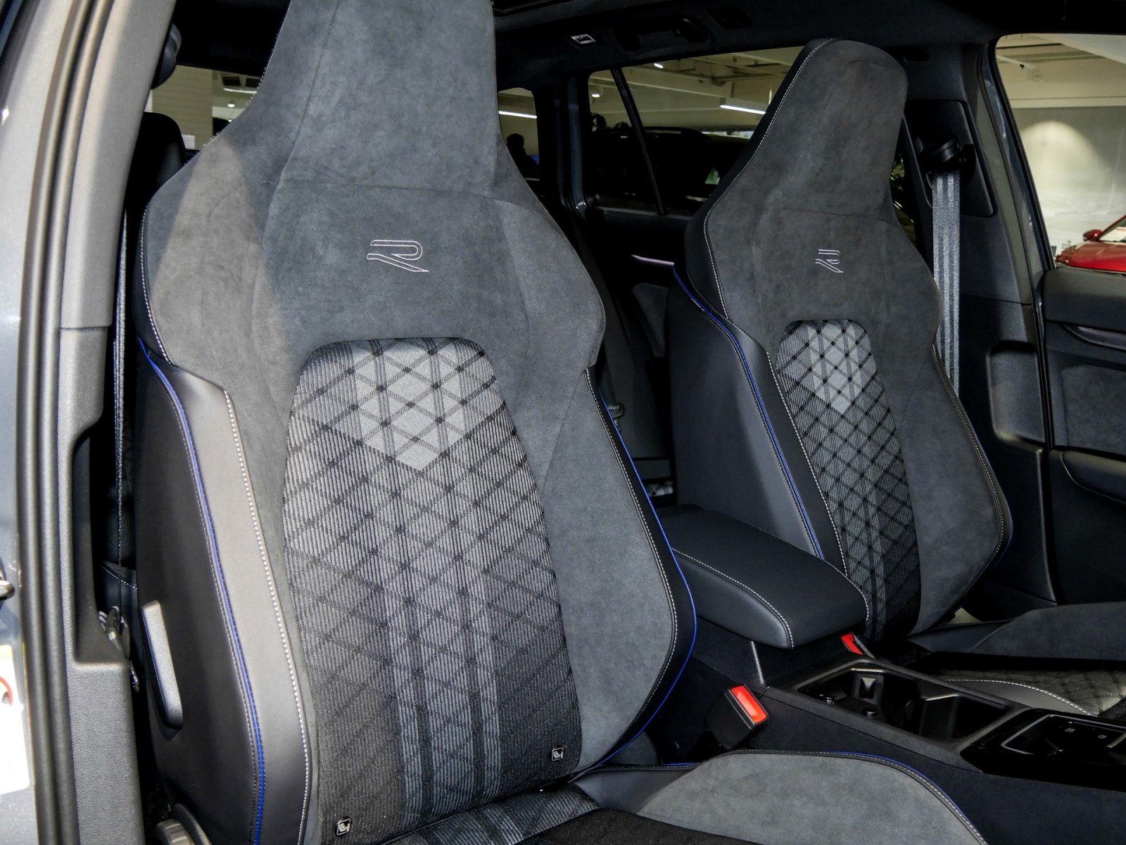 Volkswagen Golf Variant 1.5 R-LINE DSG BLACKSTYLE PANO AHK