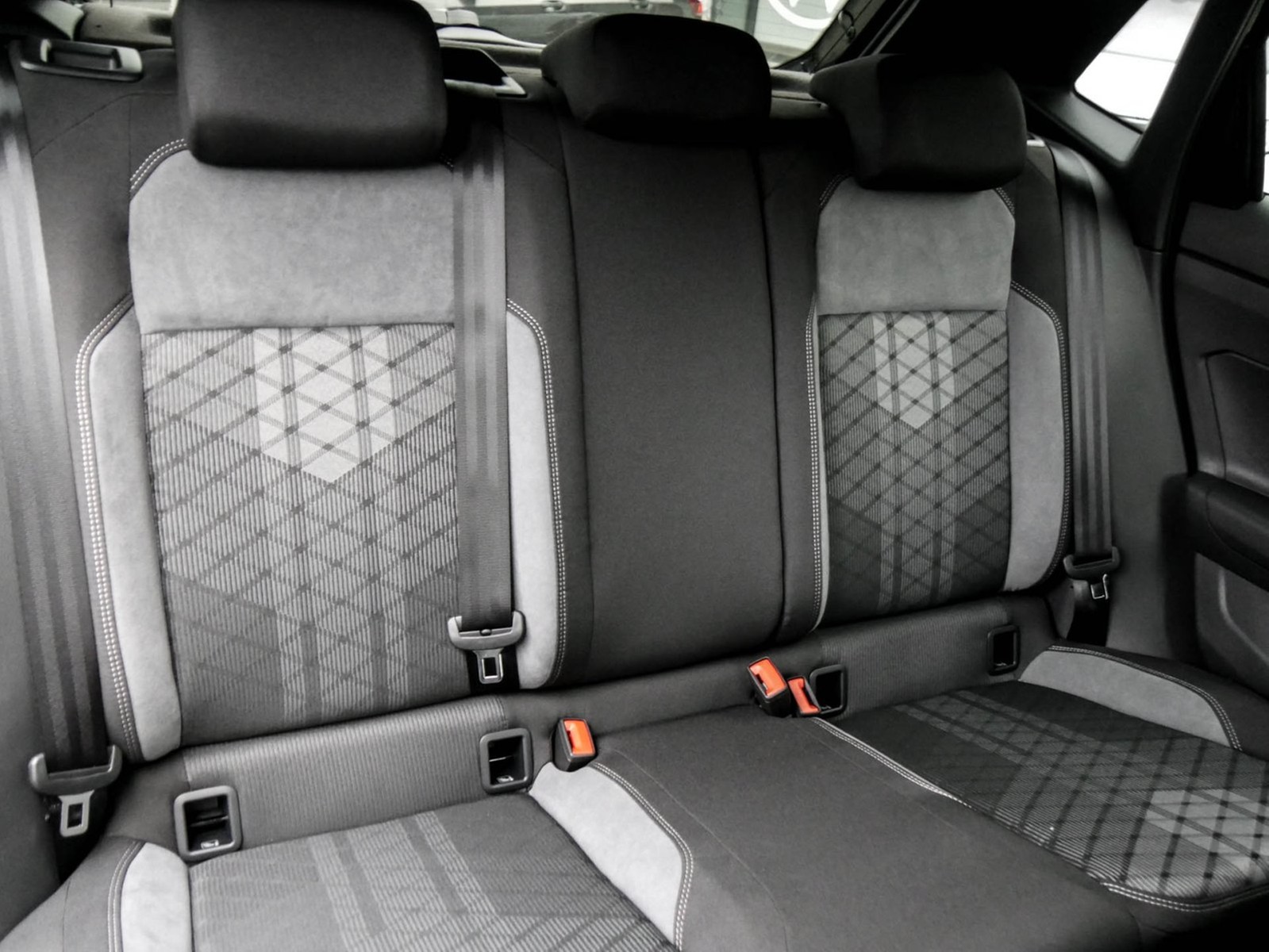 Volkswagen Polo 1.0 R-LINE DSG NAVI KEYLESS MATRIXLED CAM