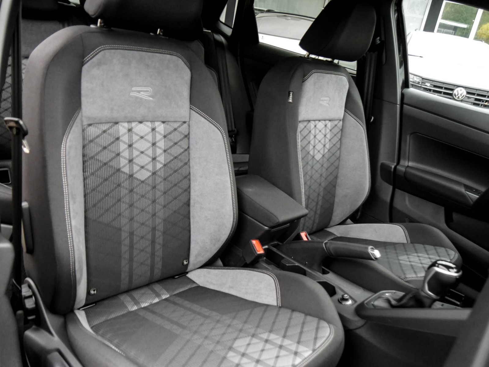 Volkswagen Polo 1.0 R-LINE DSG NAVI KEYLESS MATRIXLED CAM