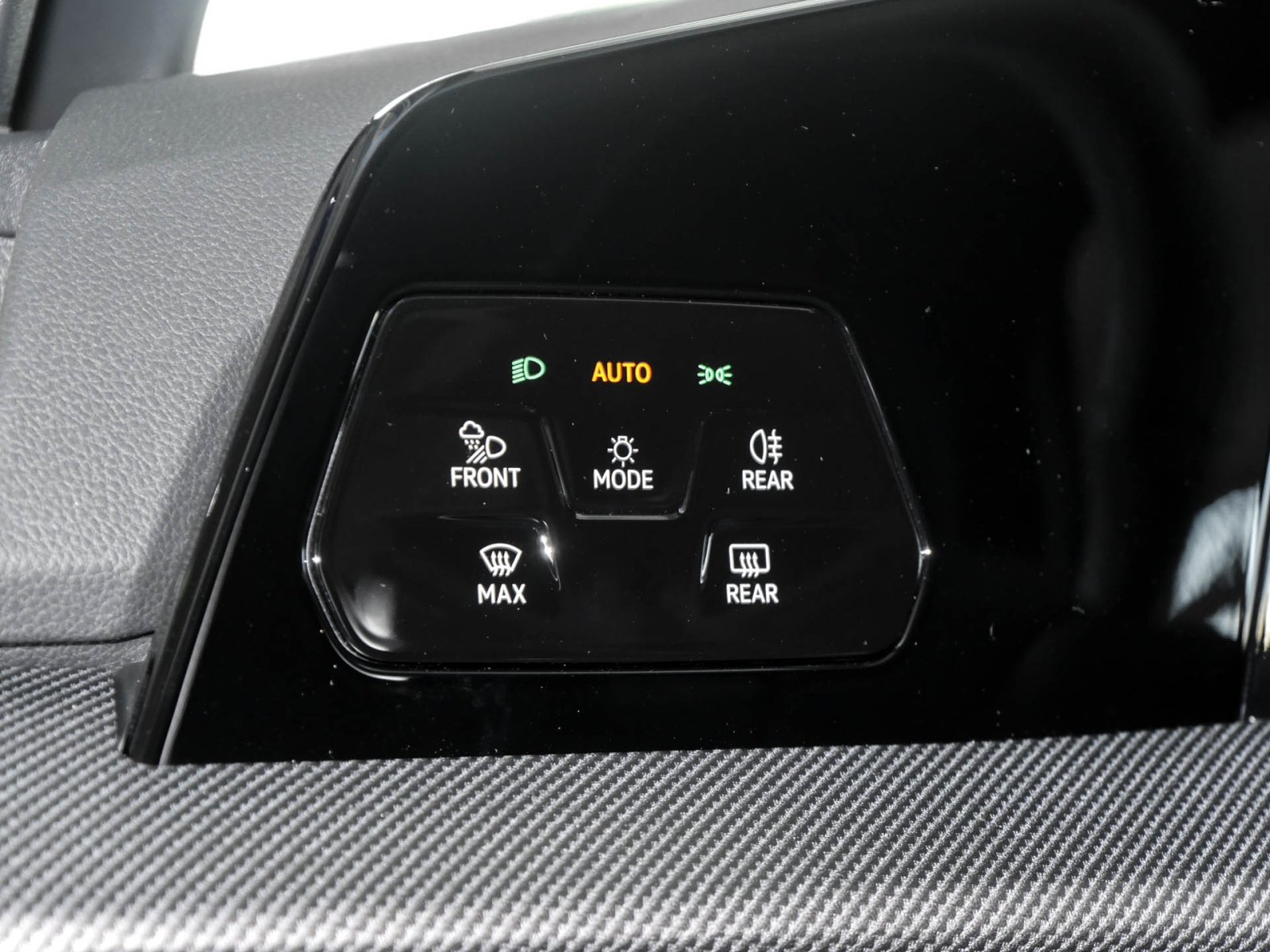 Volkswagen Golf 1.5 R-LINE DSG BLACKSTYLE MATRIXLED CAM AHK