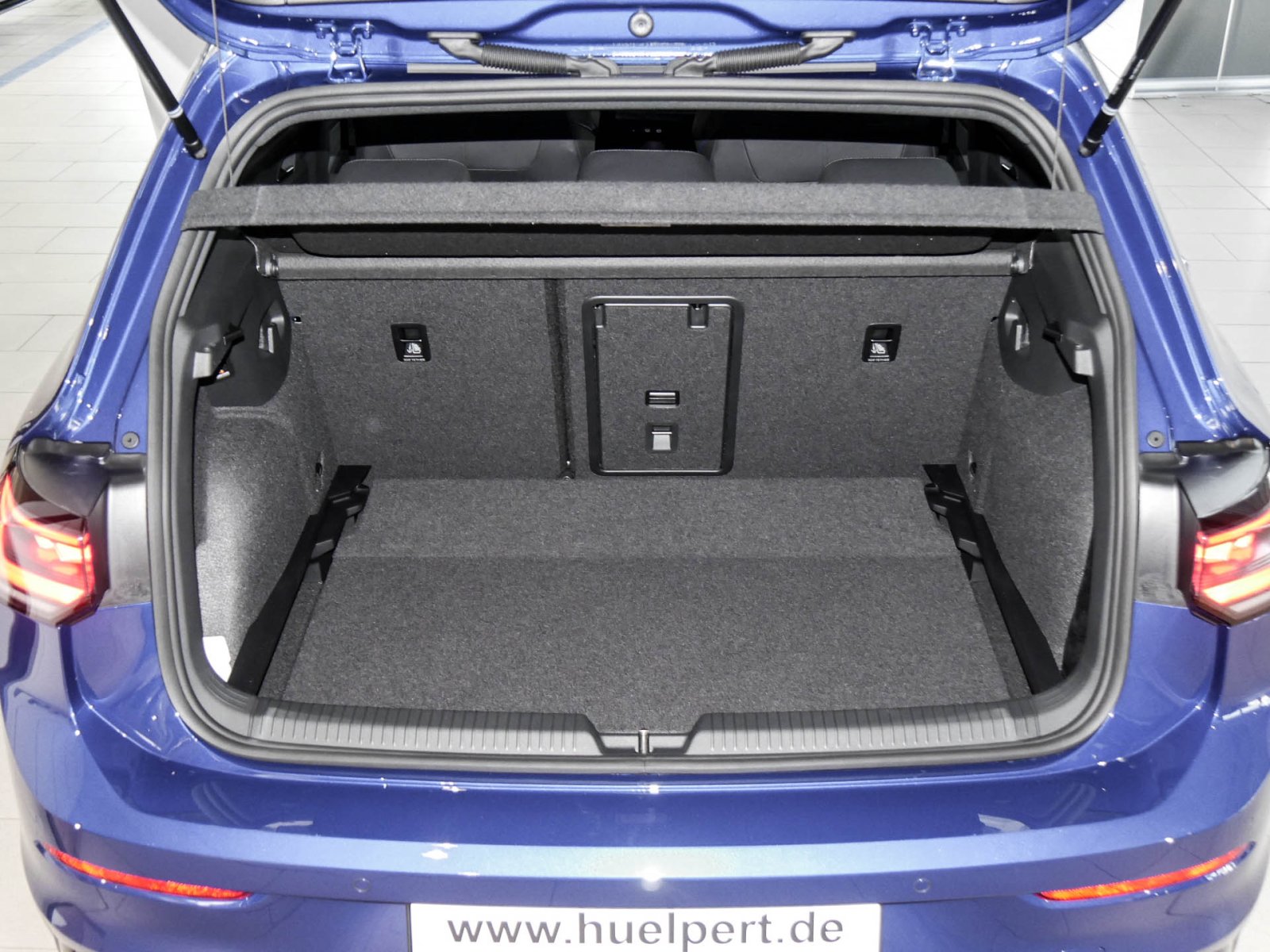 Volkswagen Golf 1.5 R-LINE DSG BLACKSTYLE MATRIXLED CAM AHK