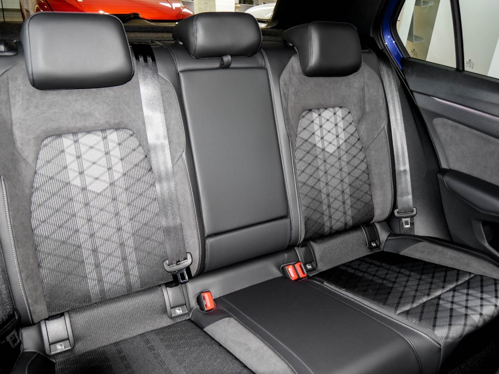 Volkswagen Golf 1.5 R-LINE DSG BLACKSTYLE MATRIXLED CAM AHK