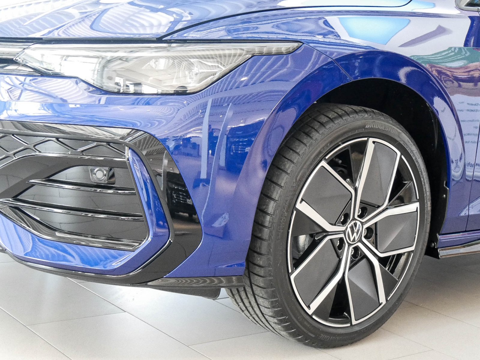 Volkswagen Golf 1.5 R-LINE DSG BLACKSTYLE MATRIXLED CAM AHK