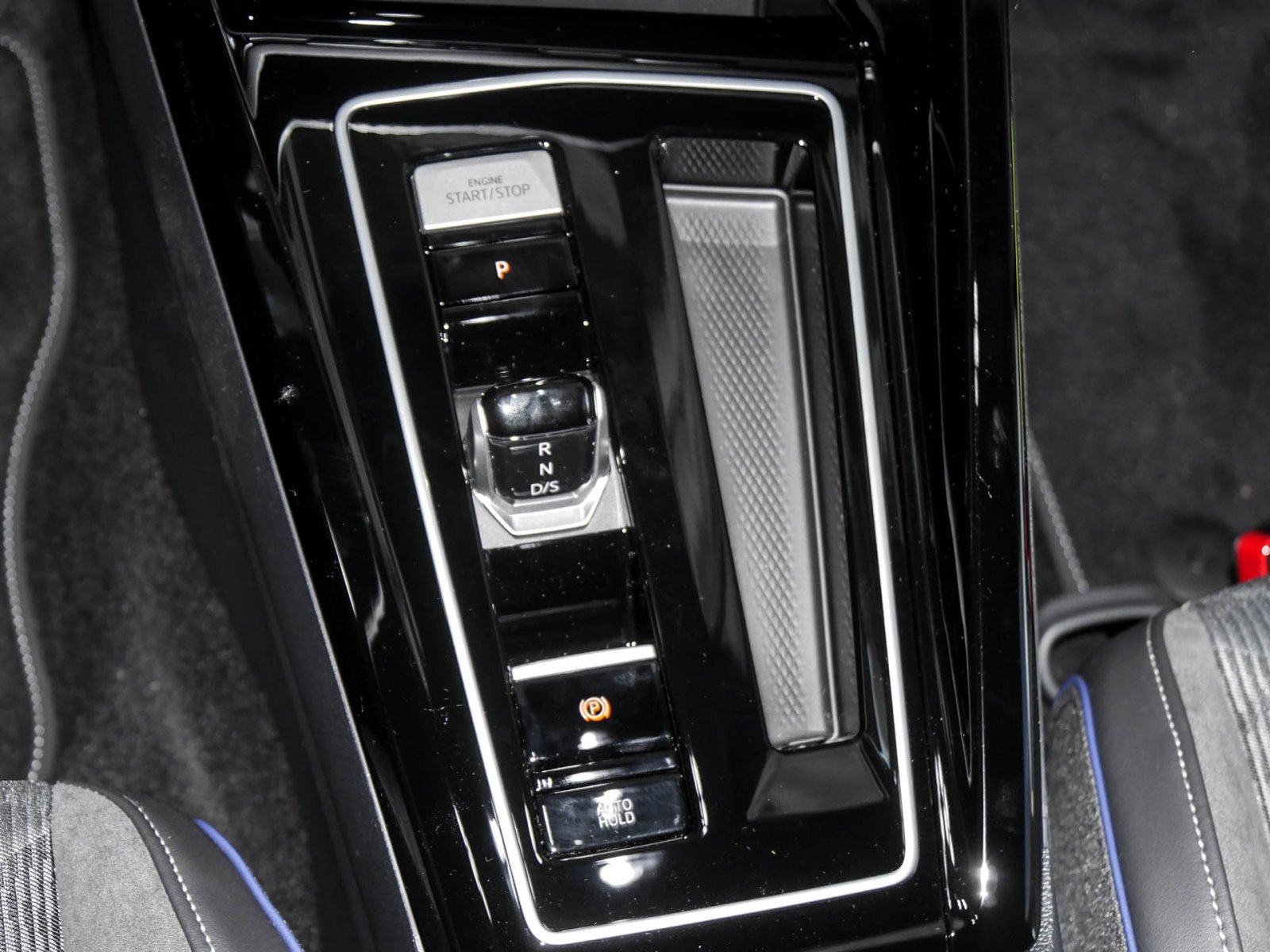 Volkswagen Golf 1.5 R-LINE DSG BLACKSTYLE MATRIXLED CAM AHK