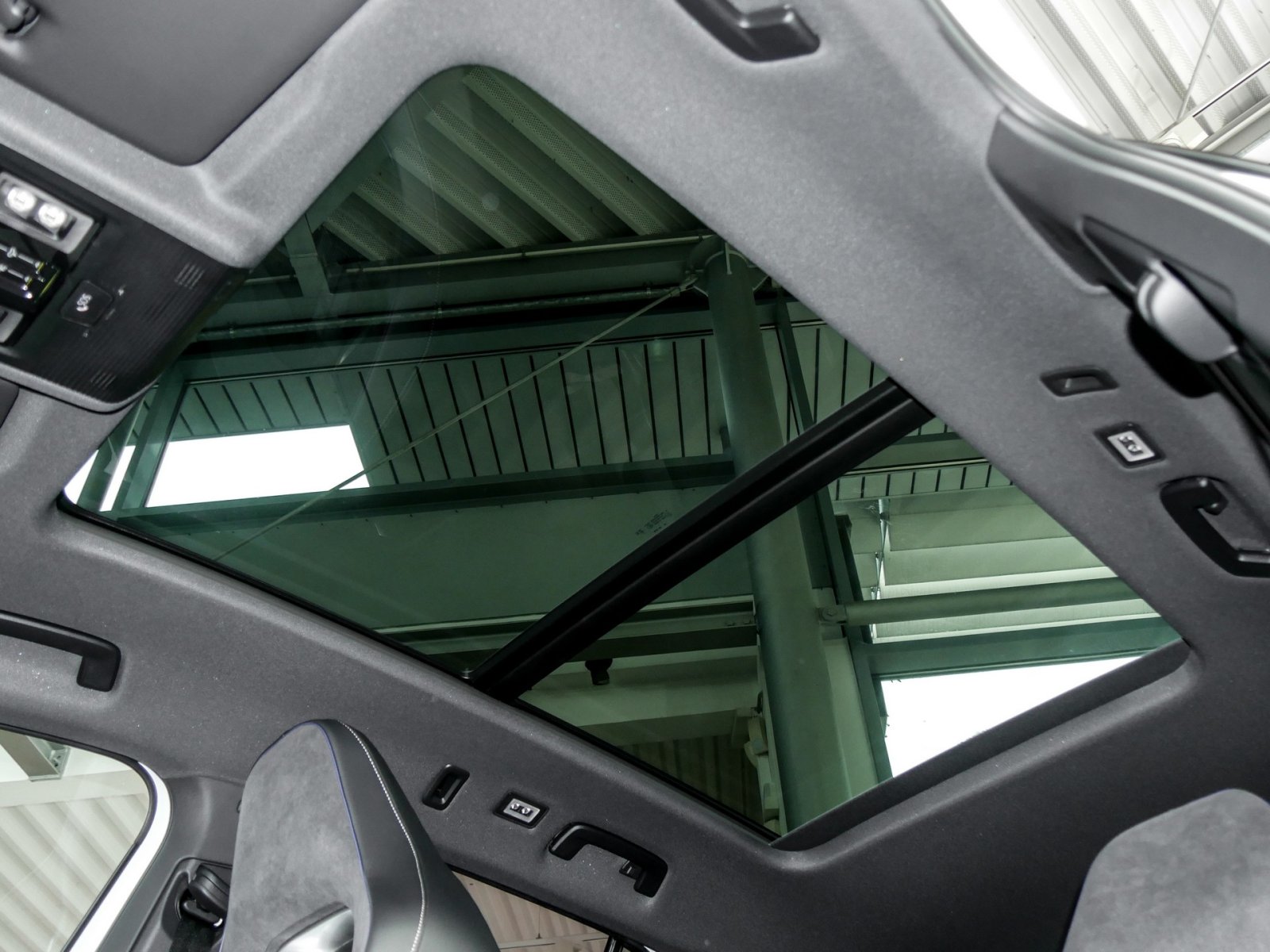 Volkswagen Tiguan 1.5 R-LINE DSG BLACKSTYLE PANO AHK LM20