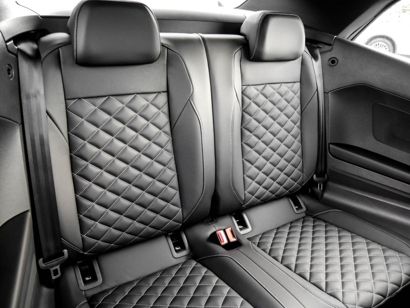 Volkswagen T-Roc Cabrio 1.5 R-LINE DSG BLACKSTYLE LEDER CAM