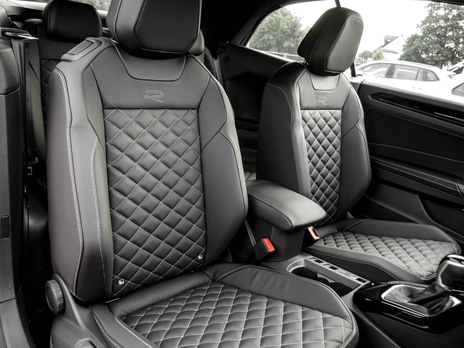 Volkswagen T-Roc Cabrio 1.5 R-LINE DSG BLACKSTYLE LEDER CAM