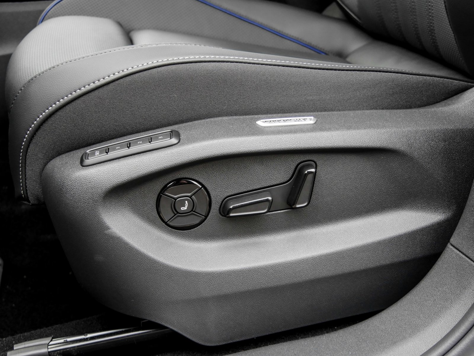 Volkswagen Tiguan 2.0 R-LINE DSG 4X4 BLACKSTYLE LEDER PANO