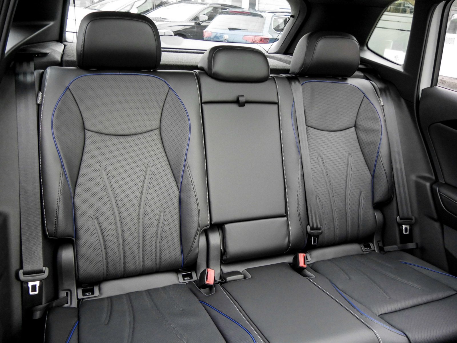 Volkswagen Tiguan 2.0 R-LINE DSG 4X4 BLACKSTYLE LEDER PANO