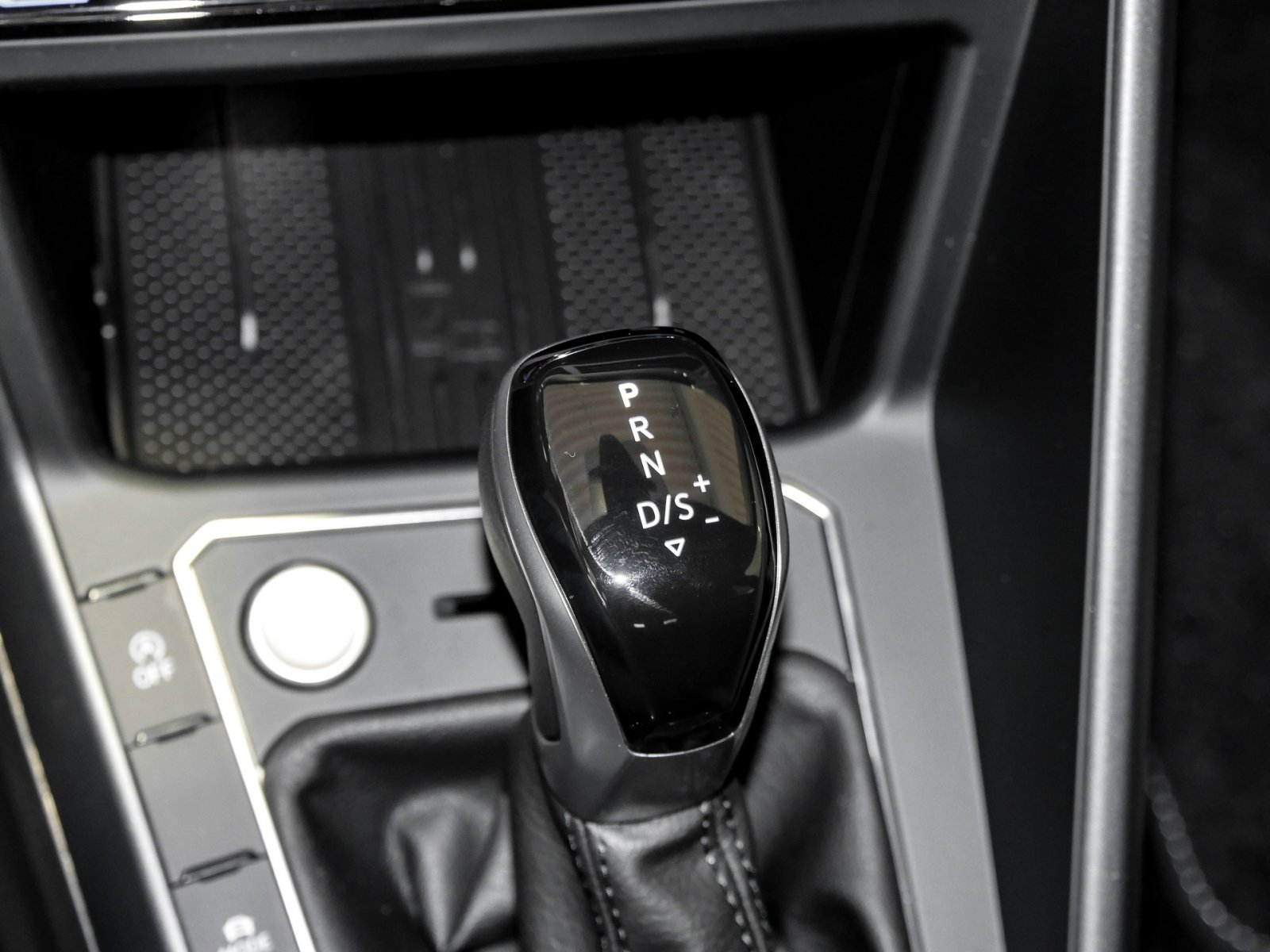 Volkswagen Taigo 1.5 R-LINE DSG NAVI AHK CAM MATRIXLED LM17