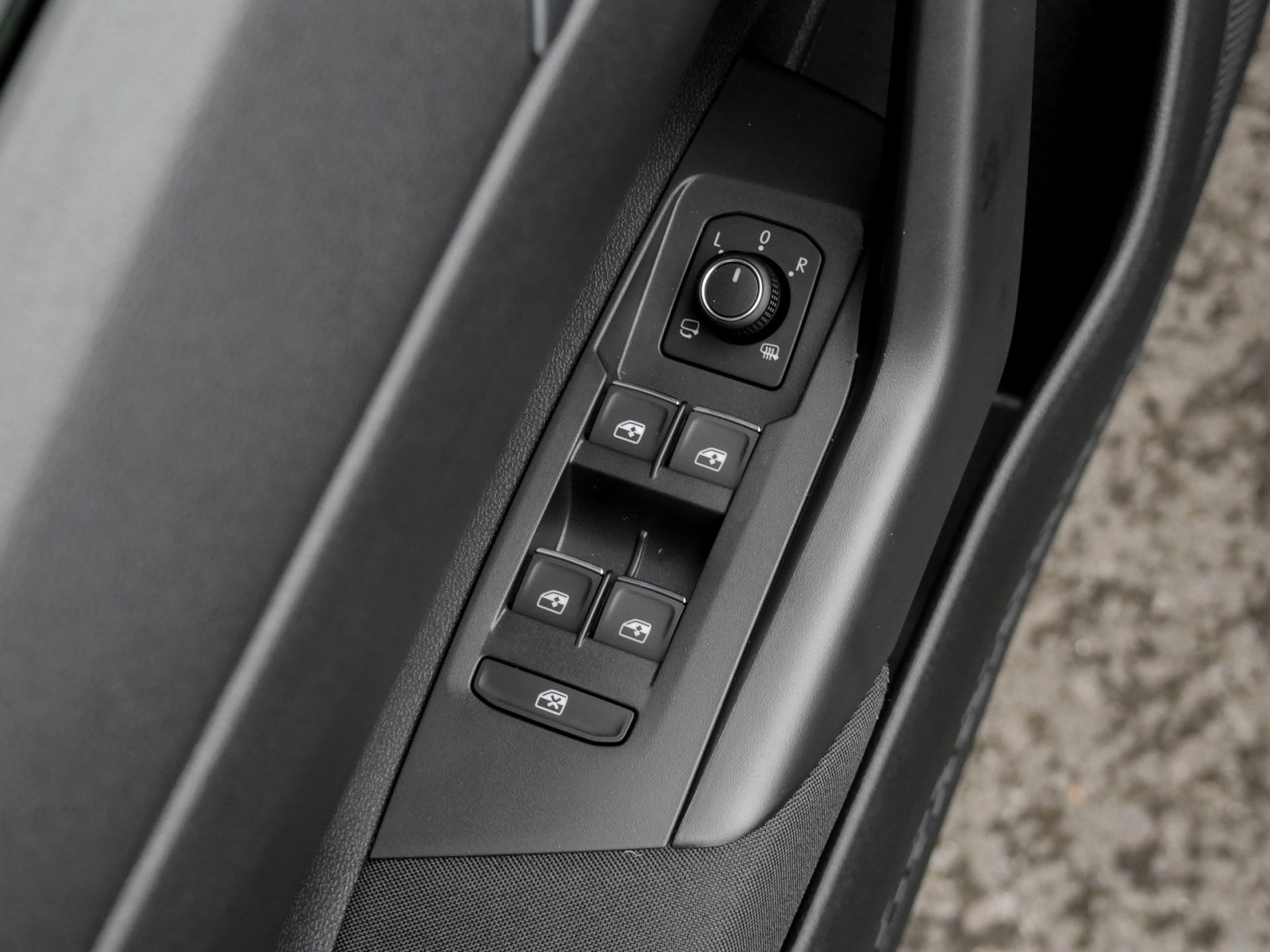 Volkswagen Taigo 1.0 R-LINE DSG ALLWETTERREIFEN CAM AHK