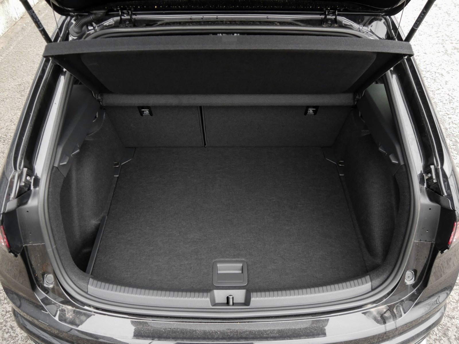 Volkswagen Taigo 1.0 R-LINE DSG ALLWETTERREIFEN CAM AHK