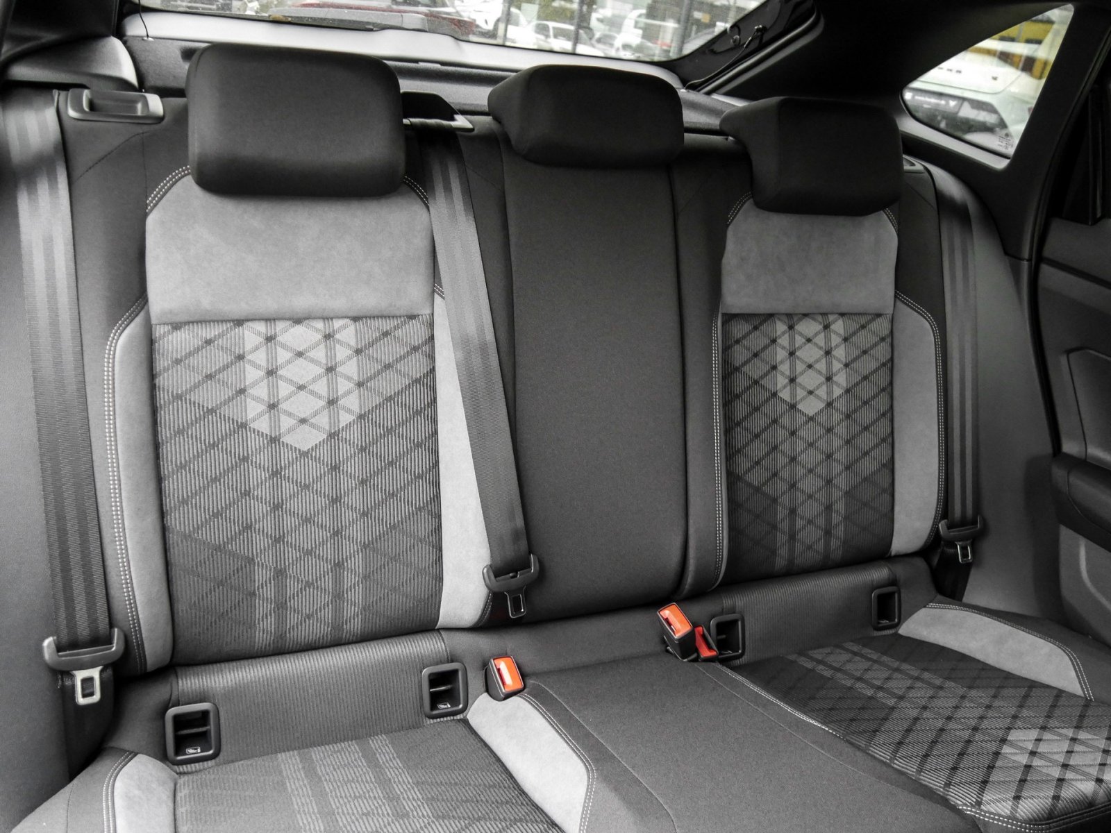 Volkswagen Taigo 1.0 R-LINE DSG ALLWETTERREIFEN CAM AHK