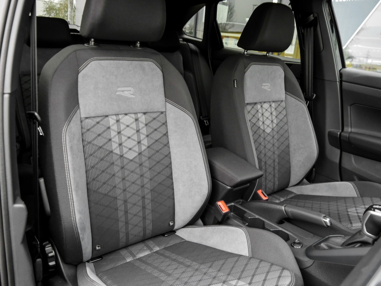 Volkswagen Taigo 1.0 R-LINE DSG ALLWETTERREIFEN CAM AHK