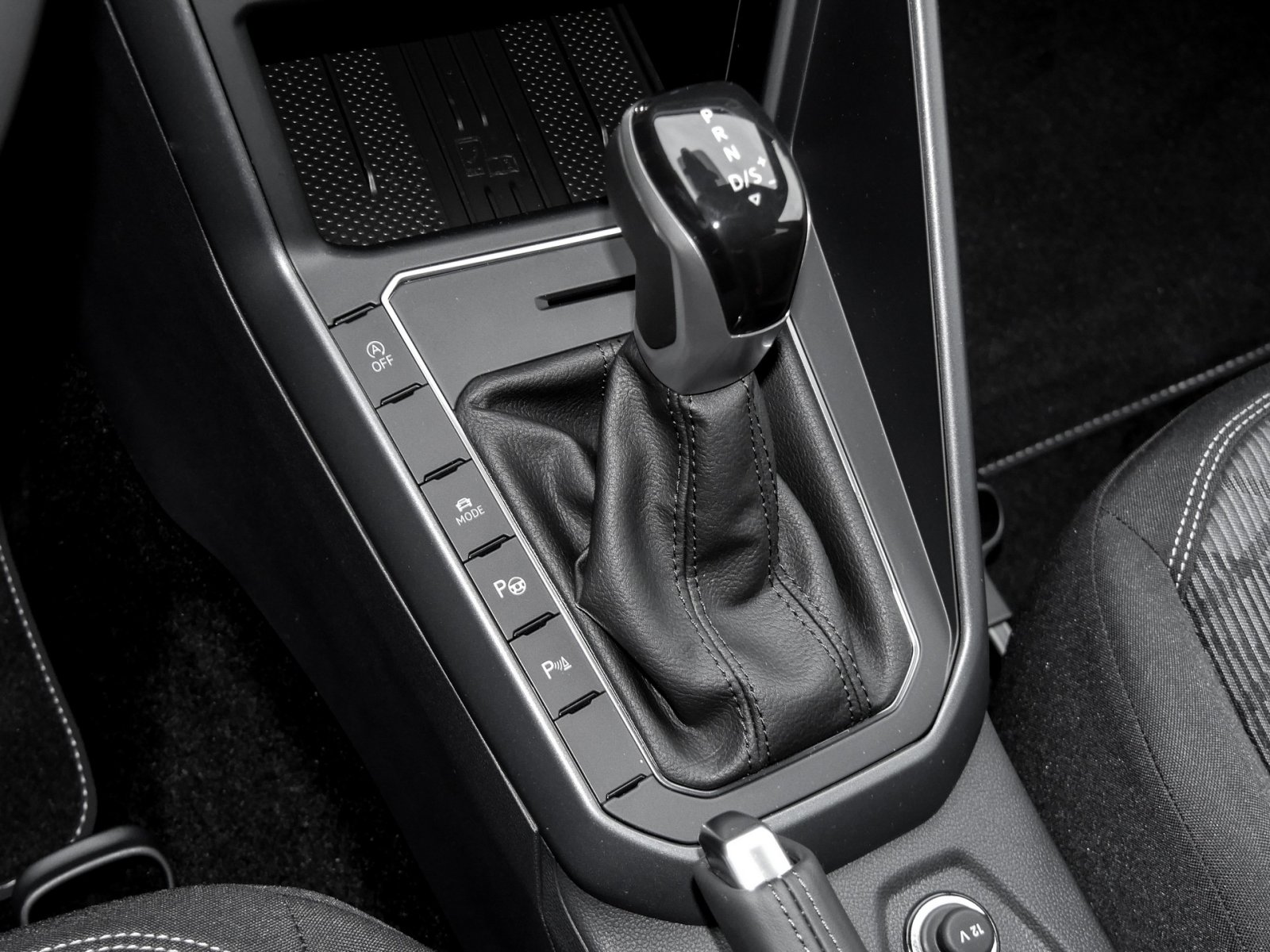 Volkswagen Taigo 1.0 R-LINE DSG ALLWETTERREIFEN CAM AHK