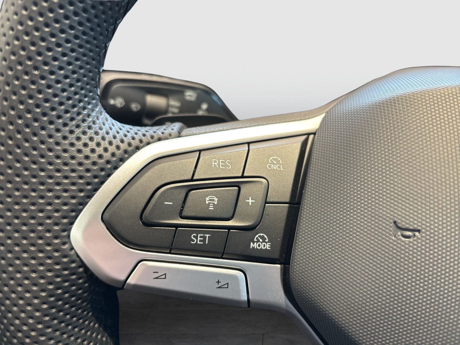 Volkswagen Tiguan 1.5 R-LINE DSG BLACKSTYLE MATRIXLED AHK