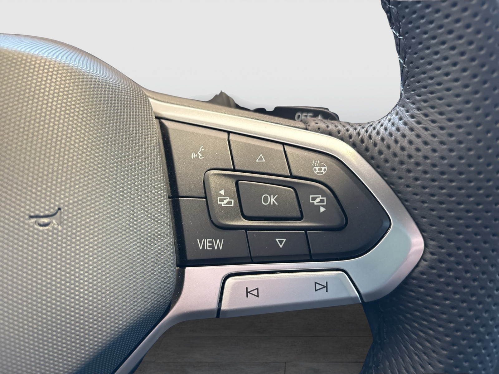 Volkswagen Tiguan 1.5 R-LINE DSG BLACKSTYLE MATRIXLED AHK