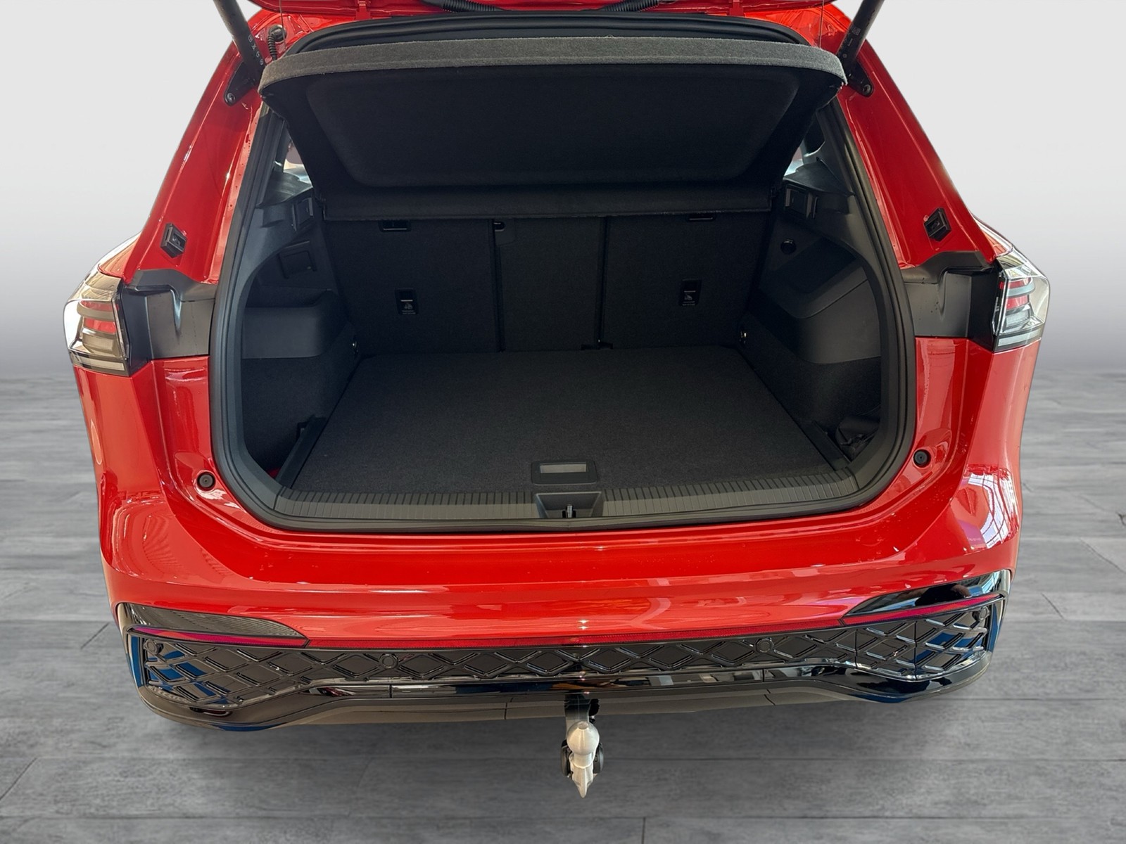 Volkswagen Tiguan 1.5 R-LINE DSG BLACKSTYLE MATRIXLED AHK