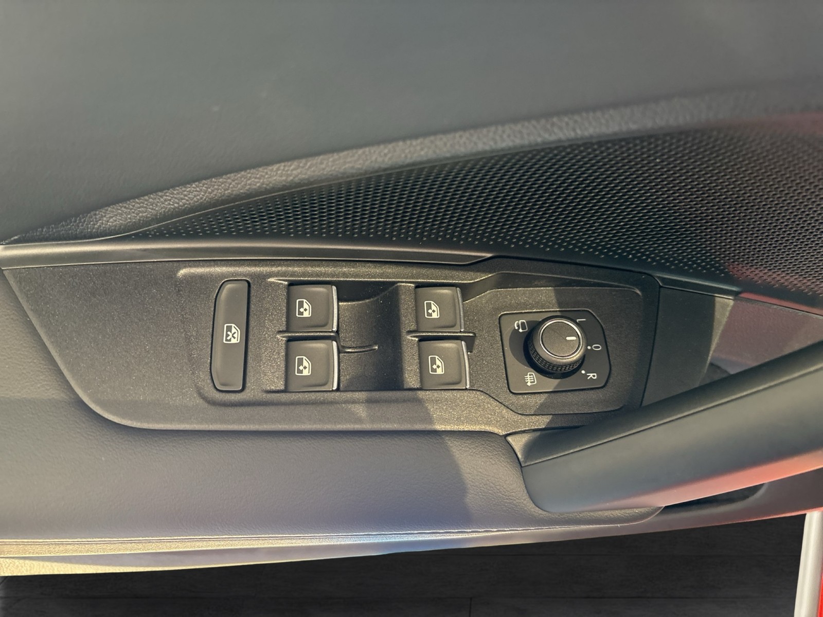 Volkswagen Tiguan 1.5 R-LINE DSG BLACKSTYLE MATRIXLED AHK