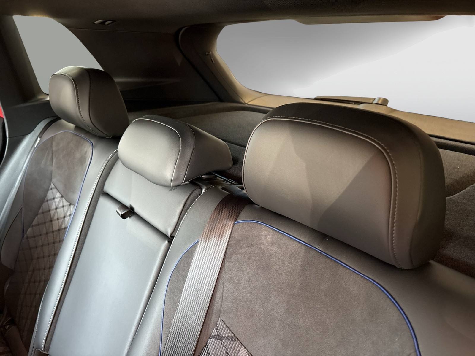 Volkswagen Tiguan 1.5 R-LINE DSG BLACKSTYLE MATRIXLED AHK