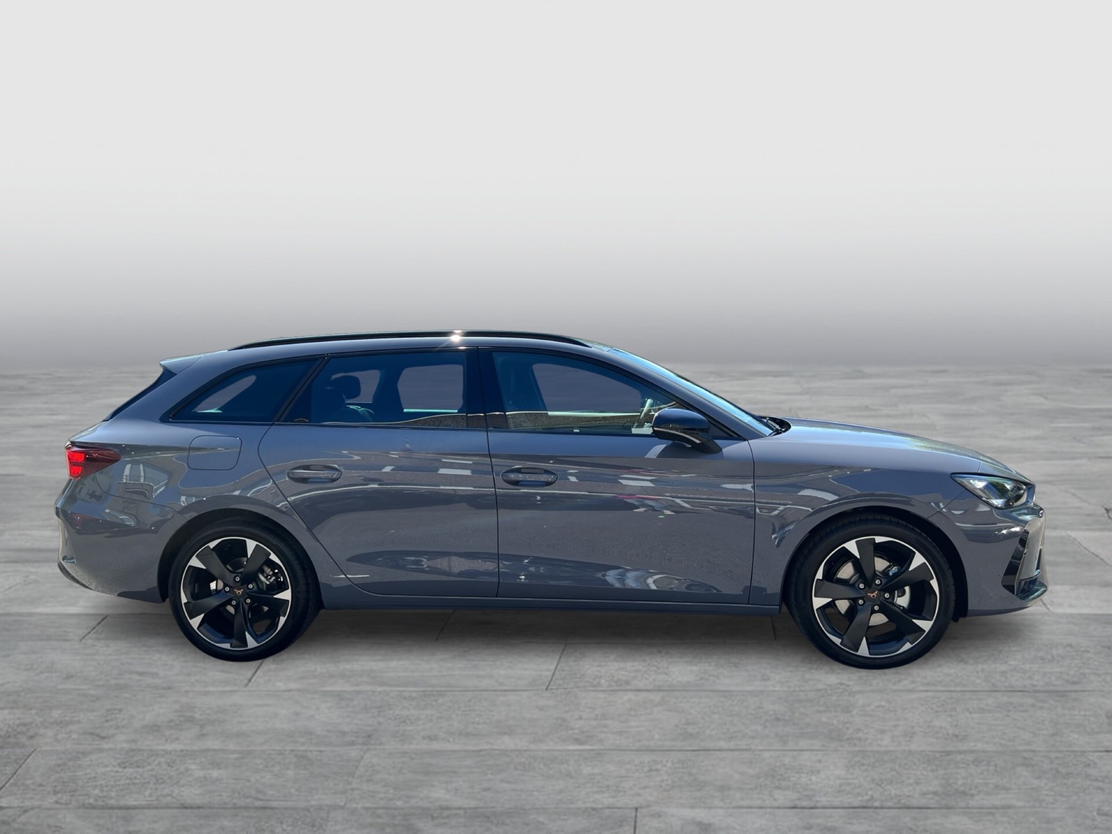 Cupra Leon ST 1.5 eTSI PANO SENNHEISER AHK CAM LM18