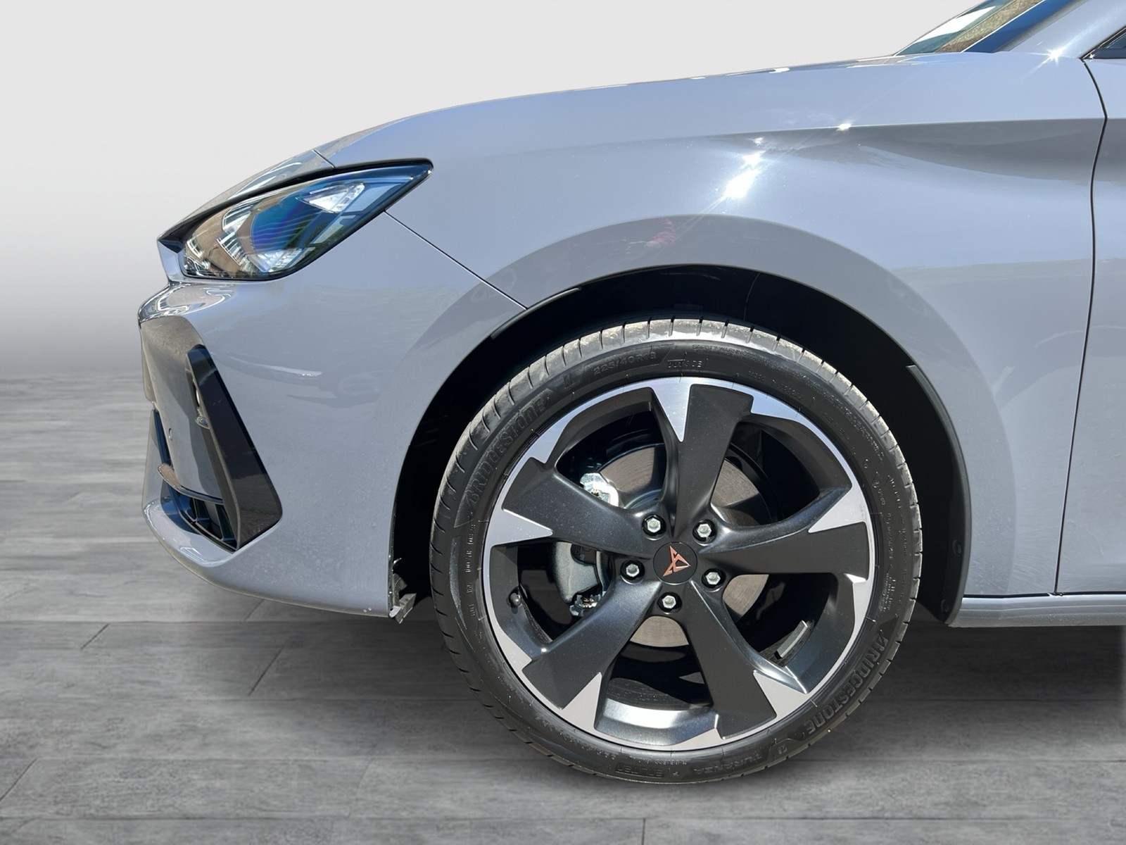 Cupra Leon ST 1.5 eTSI PANO SENNHEISER AHK CAM LM18