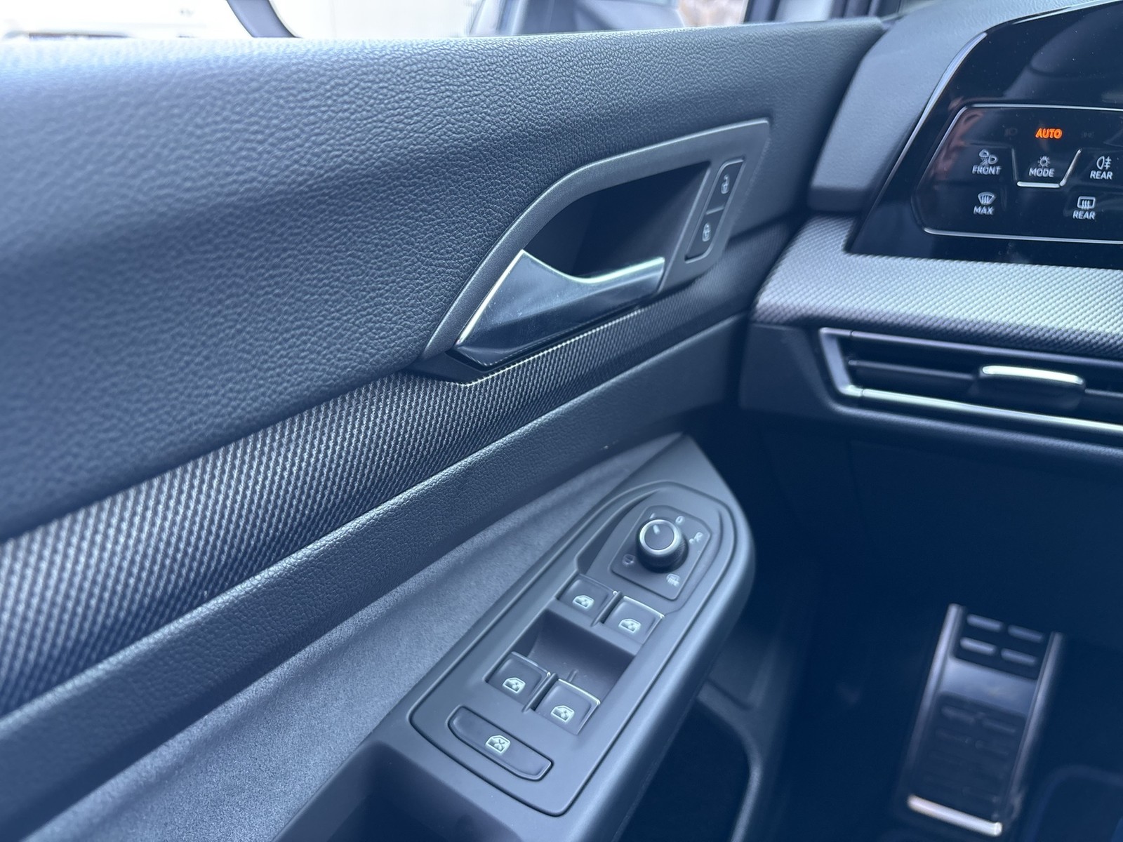 Volkswagen Golf VIII 2.0 R 4X4 HARMAN KARDON CAM ACC LM18