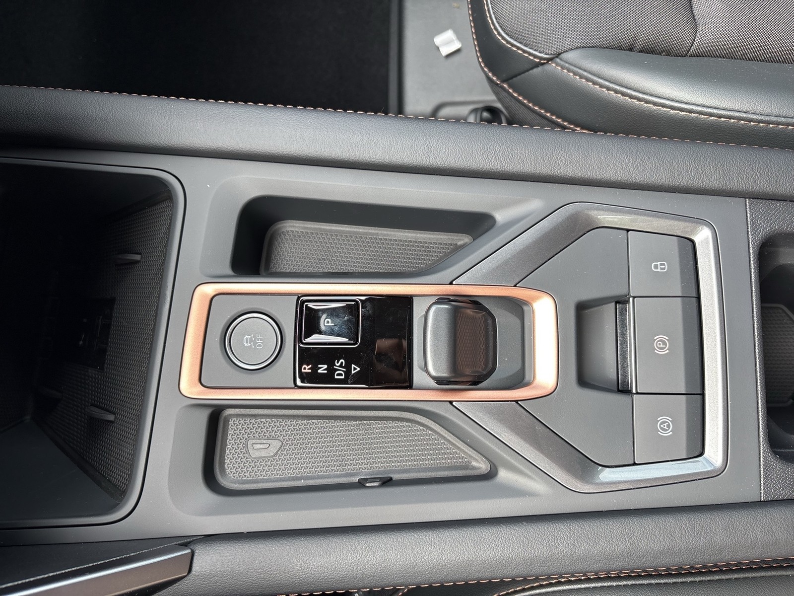 Cupra Leon ST 1.5 eTSI PANO SENNHEISER AHK CAM LM18