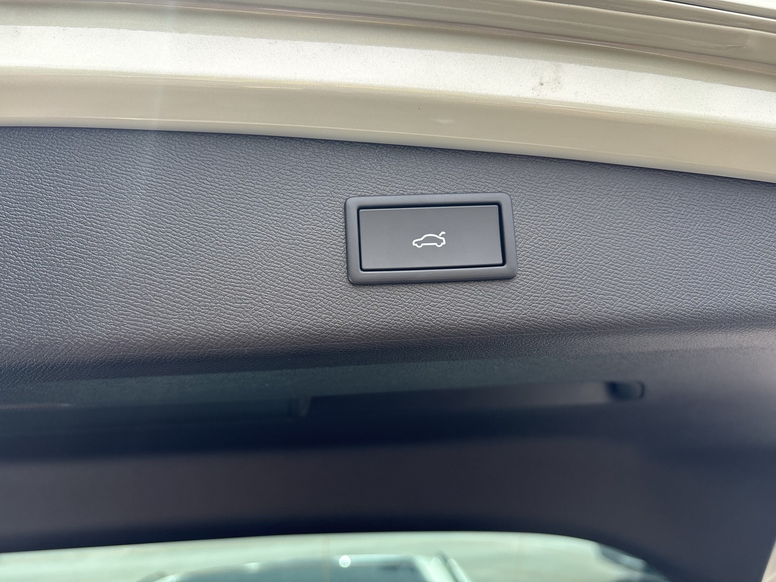 Cupra Leon ST 1.5 eTSI PANO SENNHEISER AHK CAM LM18