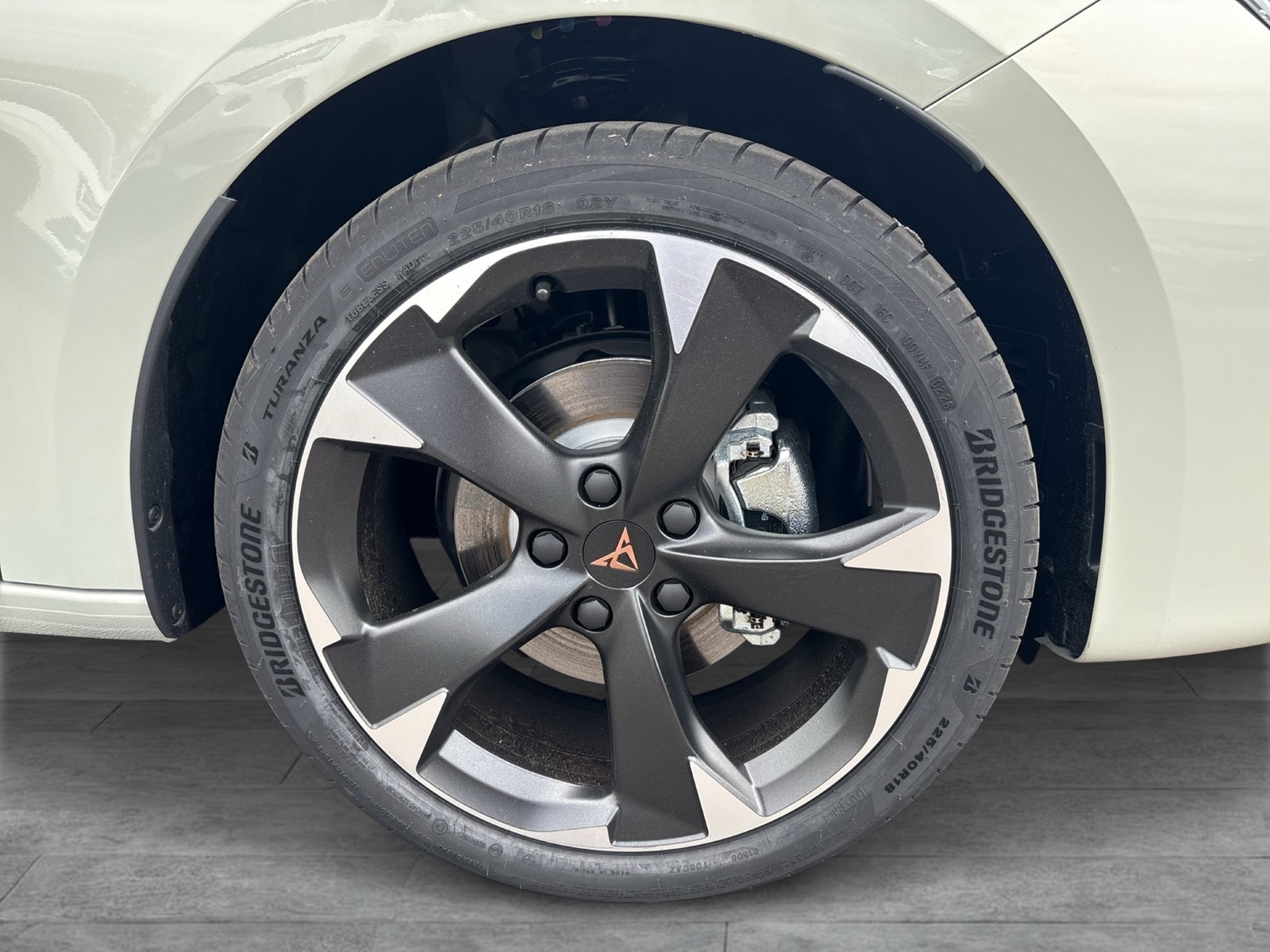 Cupra Leon ST 1.5 eTSI PANO SENNHEISER AHK CAM LM18