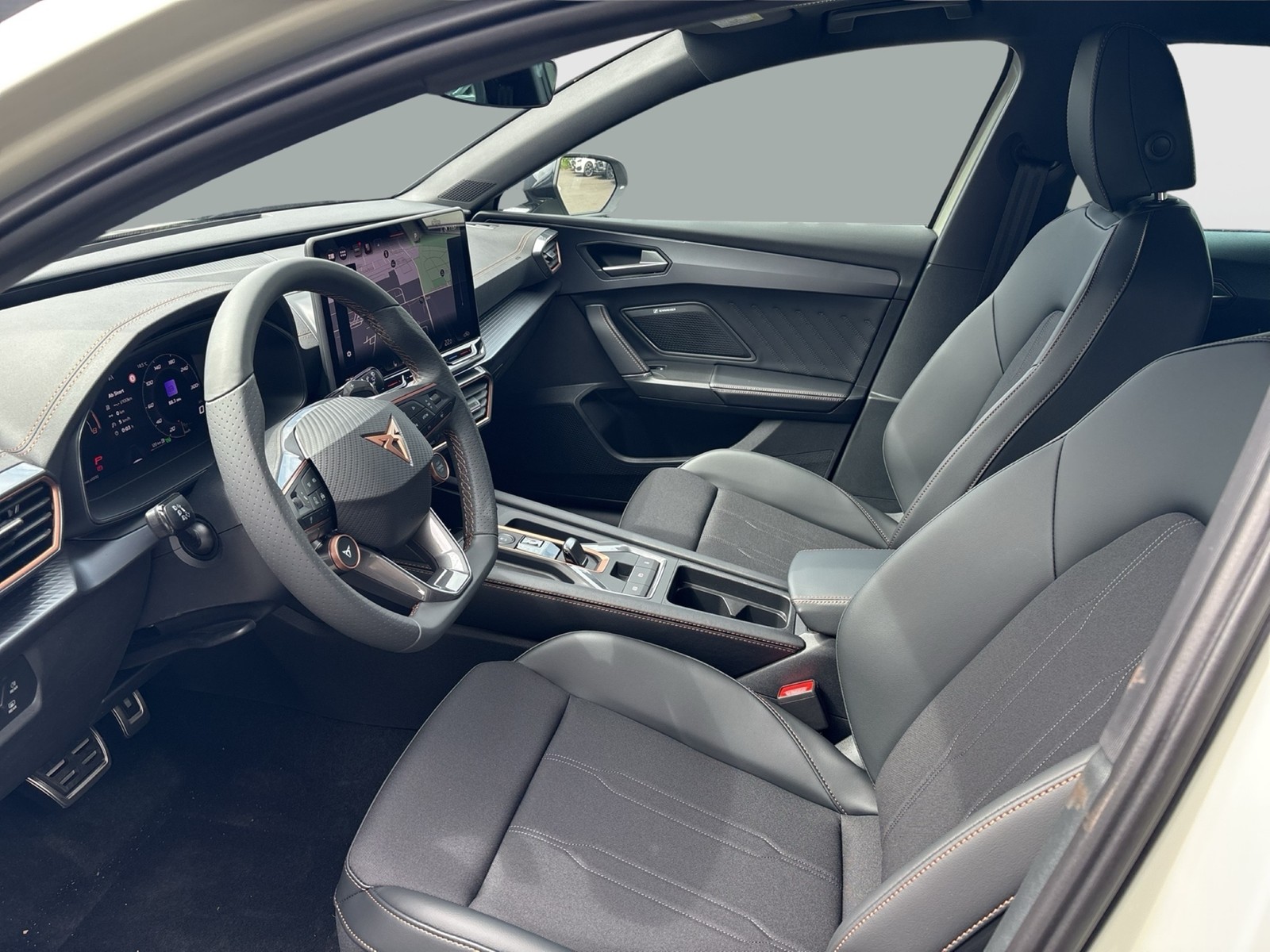 Cupra Leon ST 1.5 eTSI PANO SENNHEISER AHK CAM LM18