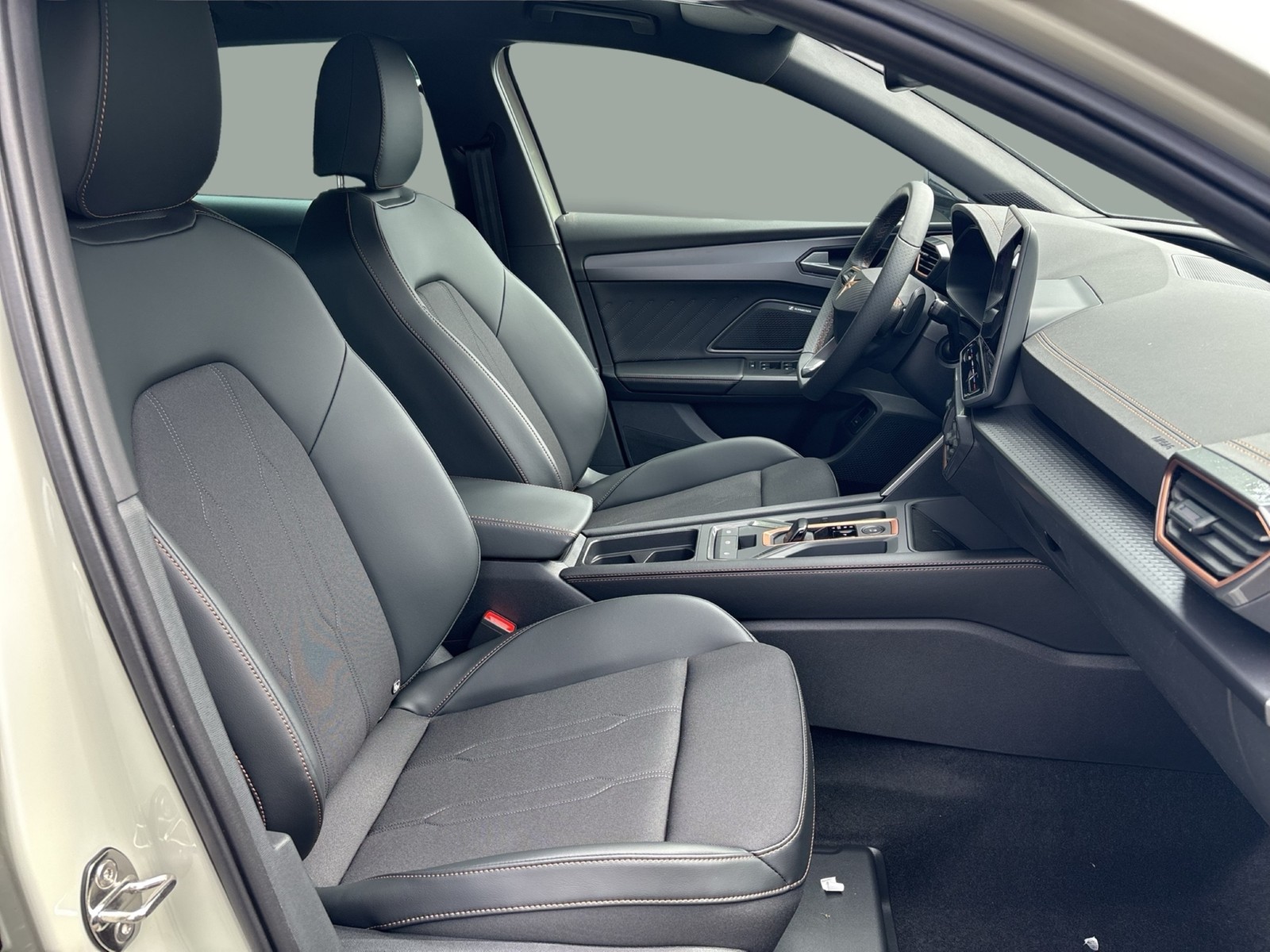 Cupra Leon ST 1.5 eTSI PANO SENNHEISER AHK CAM LM18
