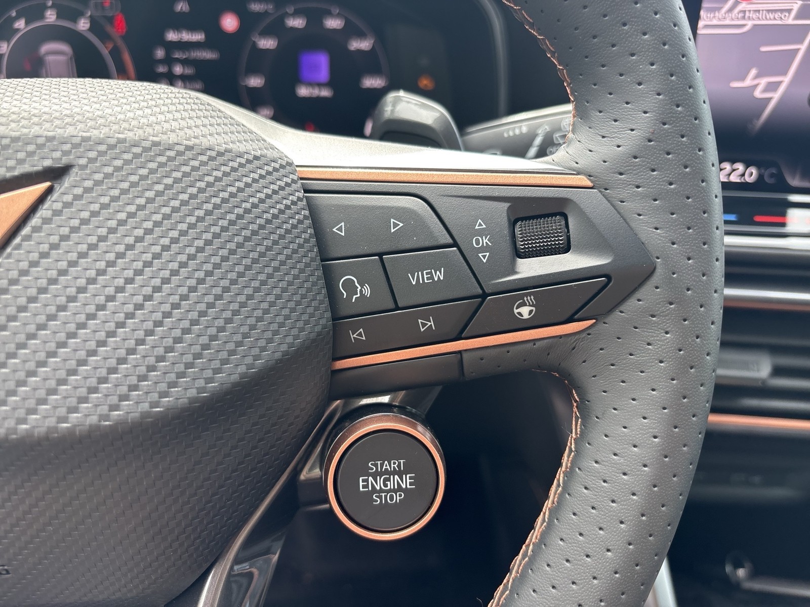 Cupra Leon ST 1.5 eTSI PANO SENNHEISER AHK CAM LM18