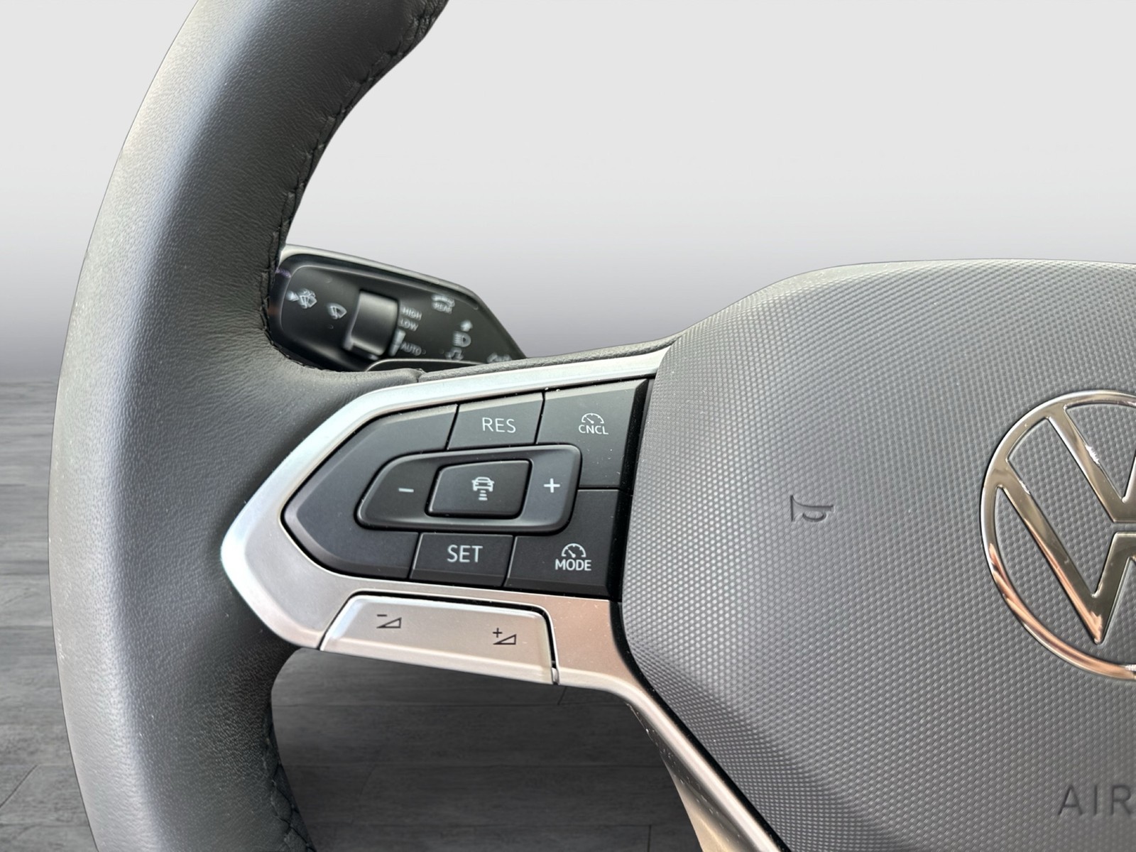 Volkswagen Tayron 1.5 HYBRID ELEGANCE AHK 360°CAM ACC LM18